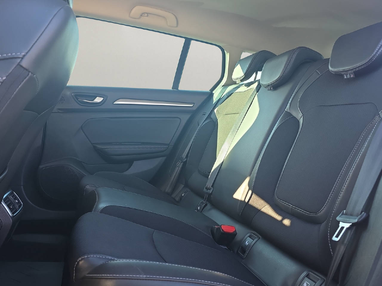 RENAULT Mégane Grandtour 1.5 Blue dCi Techno EDC-image-9