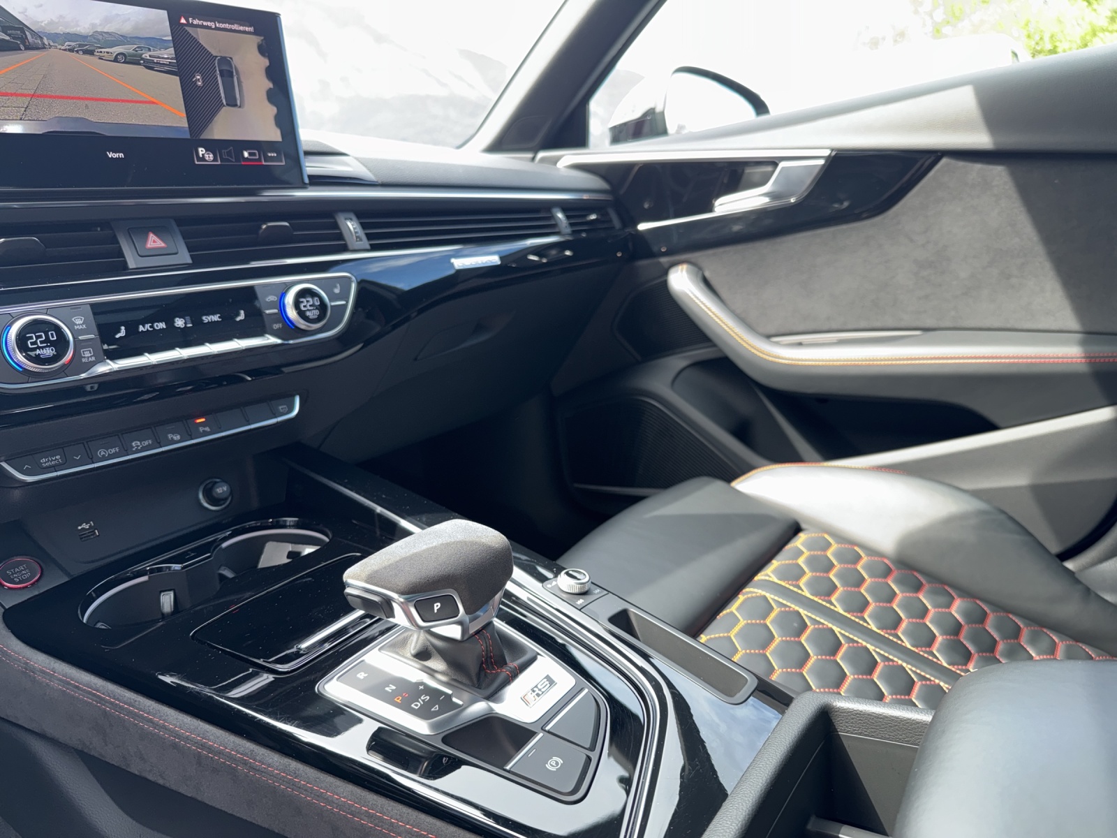 AUDI RS4 Avant quattro tiptronic-image-18