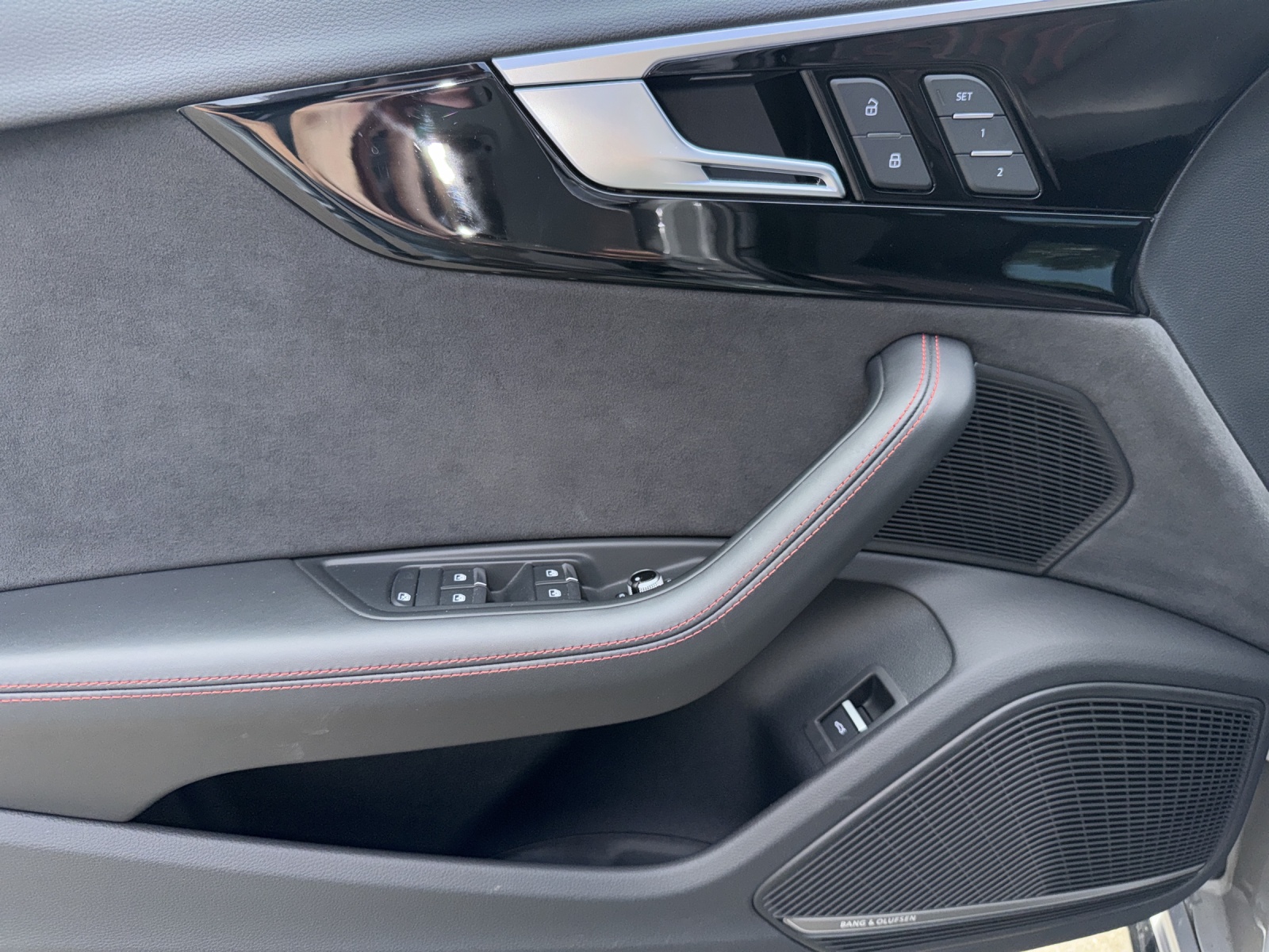 AUDI RS4 Avant quattro tiptronic-image-17