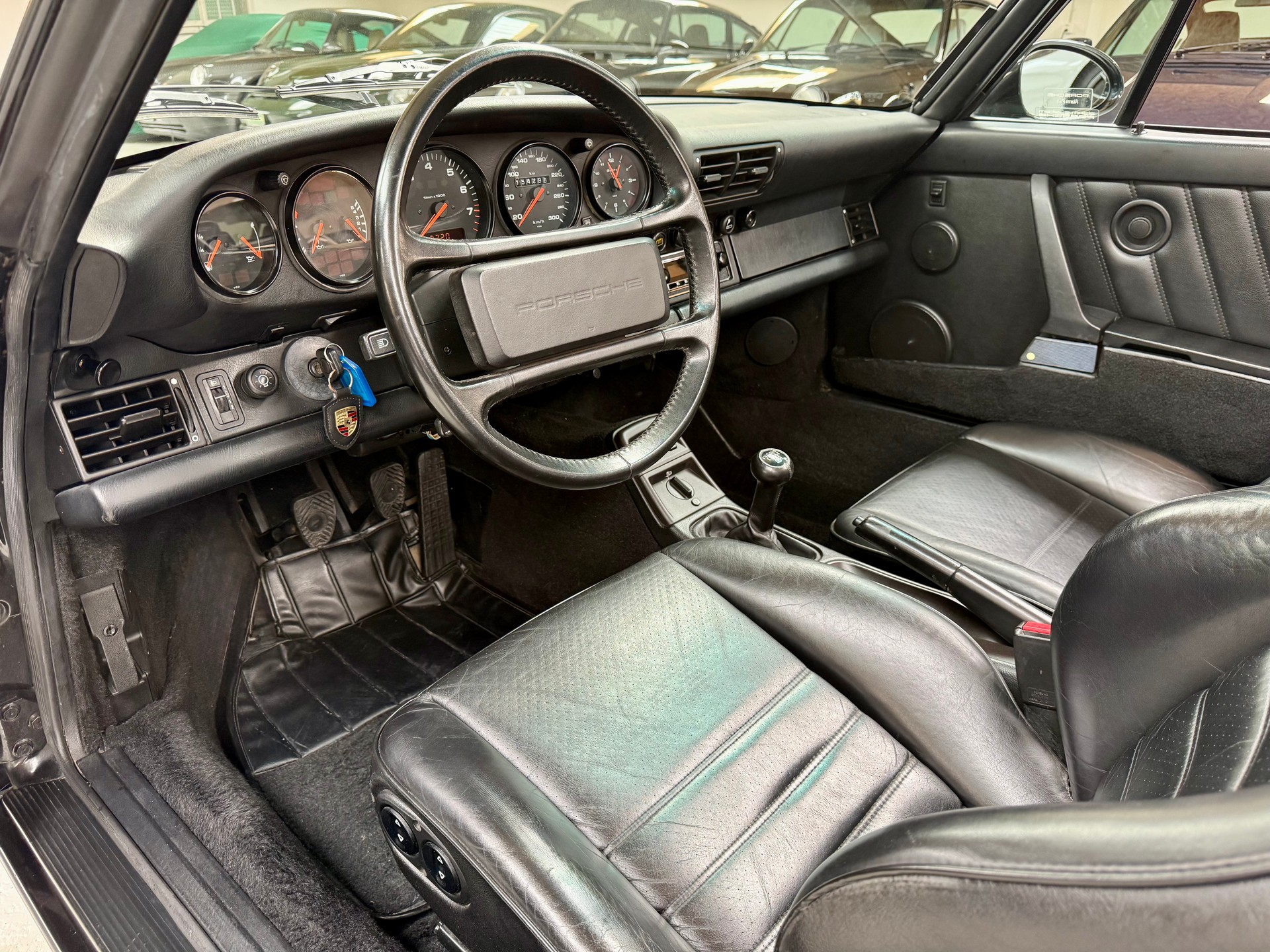 PORSCHE 911 Carrera 2 Cabrio-image-8