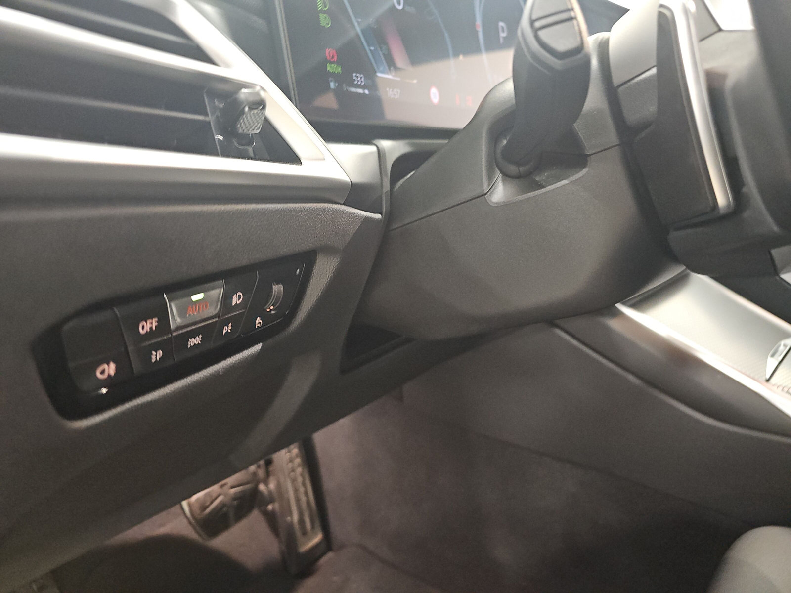 BMW 330d xDrive 48V Touring Steptronic M Sport-image-19