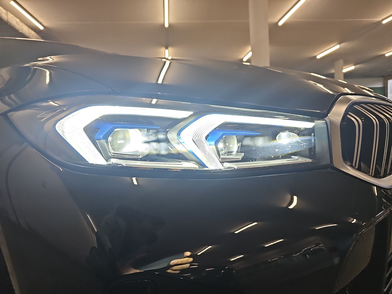 BMW 330d xDrive 48V Touring Steptronic M Sport-image-17
