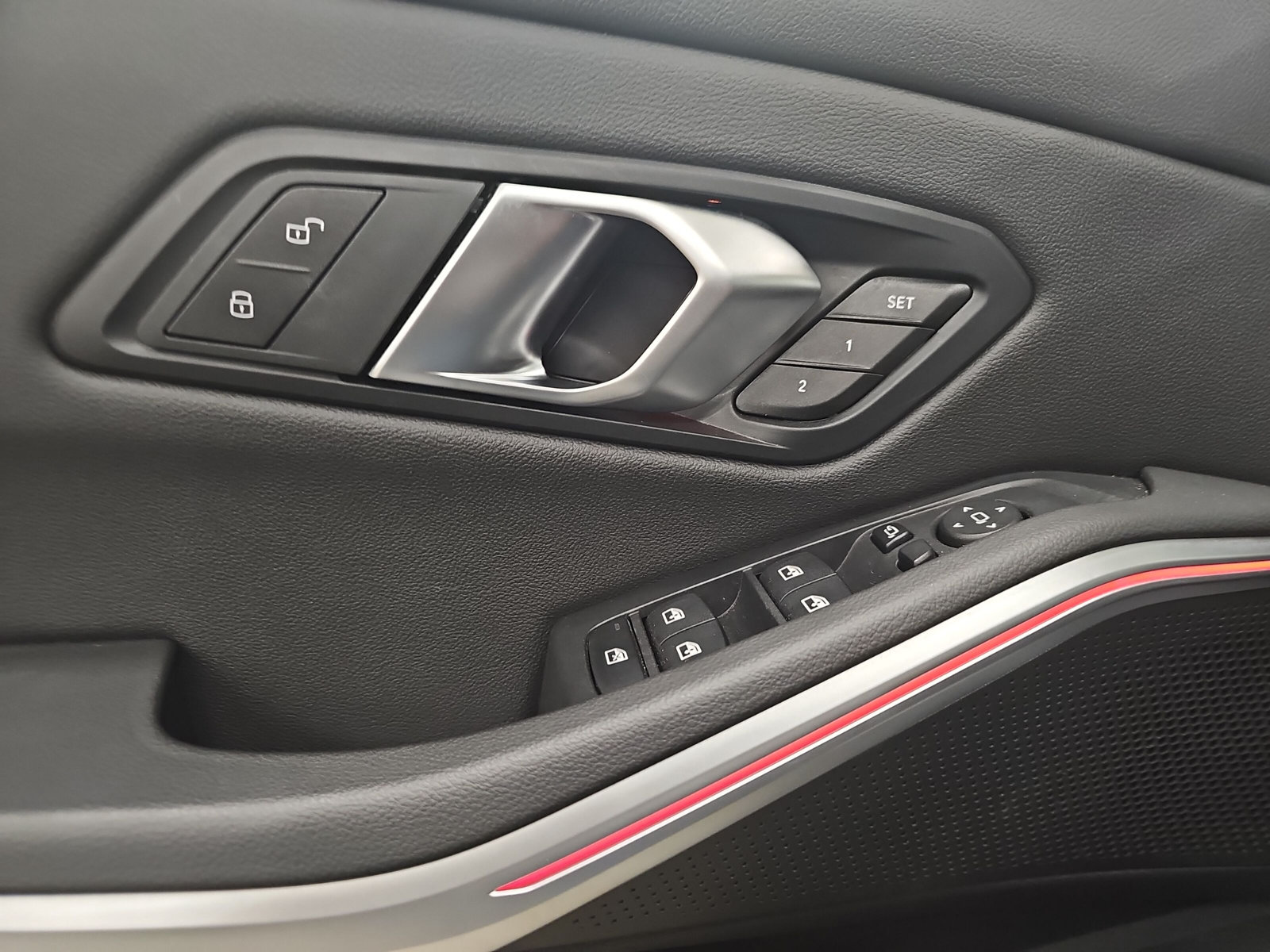 BMW 330d xDrive 48V Touring Steptronic M Sport-image-16