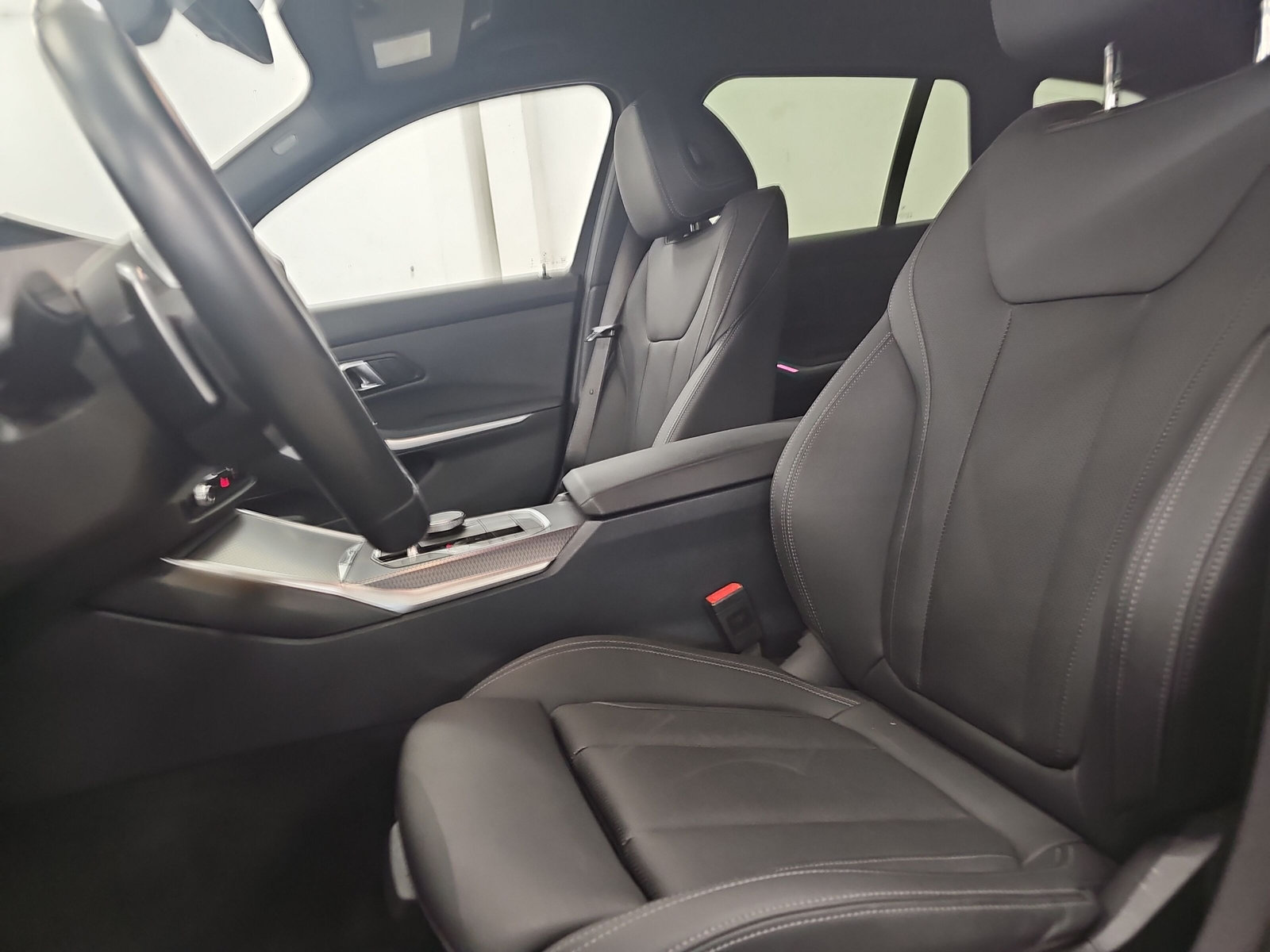 BMW 330d xDrive 48V Touring Steptronic M Sport-image-9