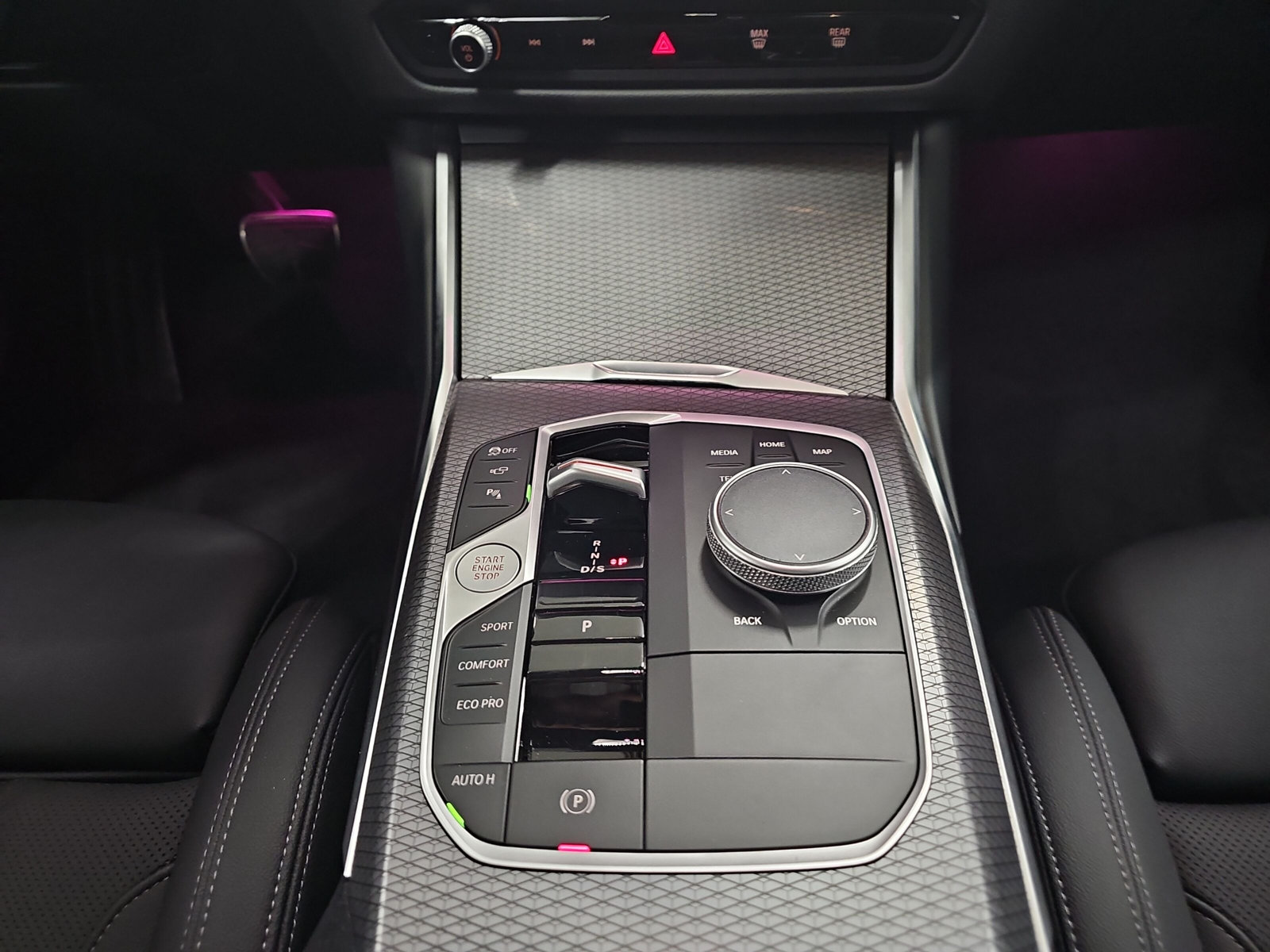 BMW 330d xDrive 48V Touring Steptronic M Sport-image-12