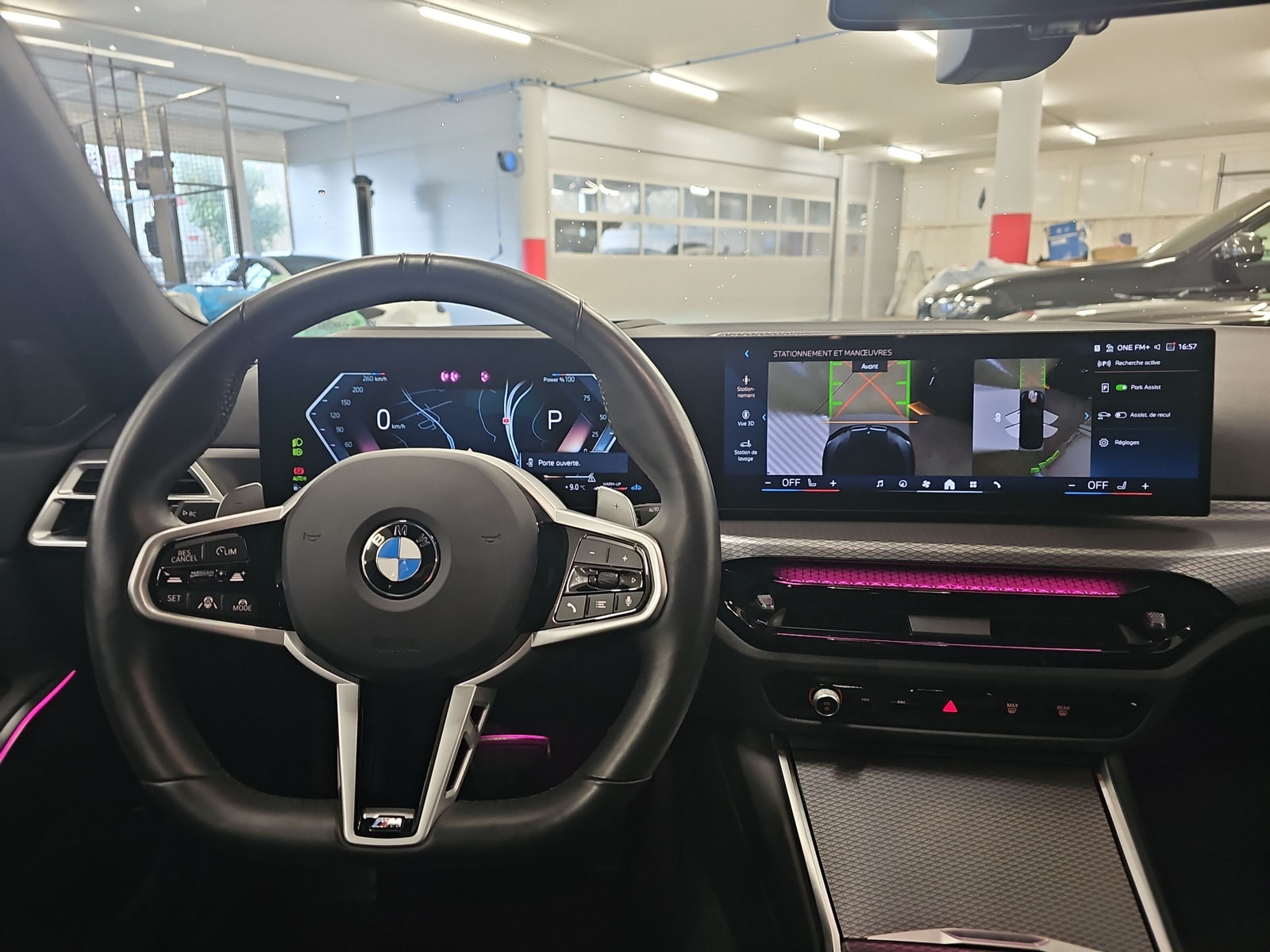 BMW 330d xDrive 48V Touring Steptronic M Sport-image-11