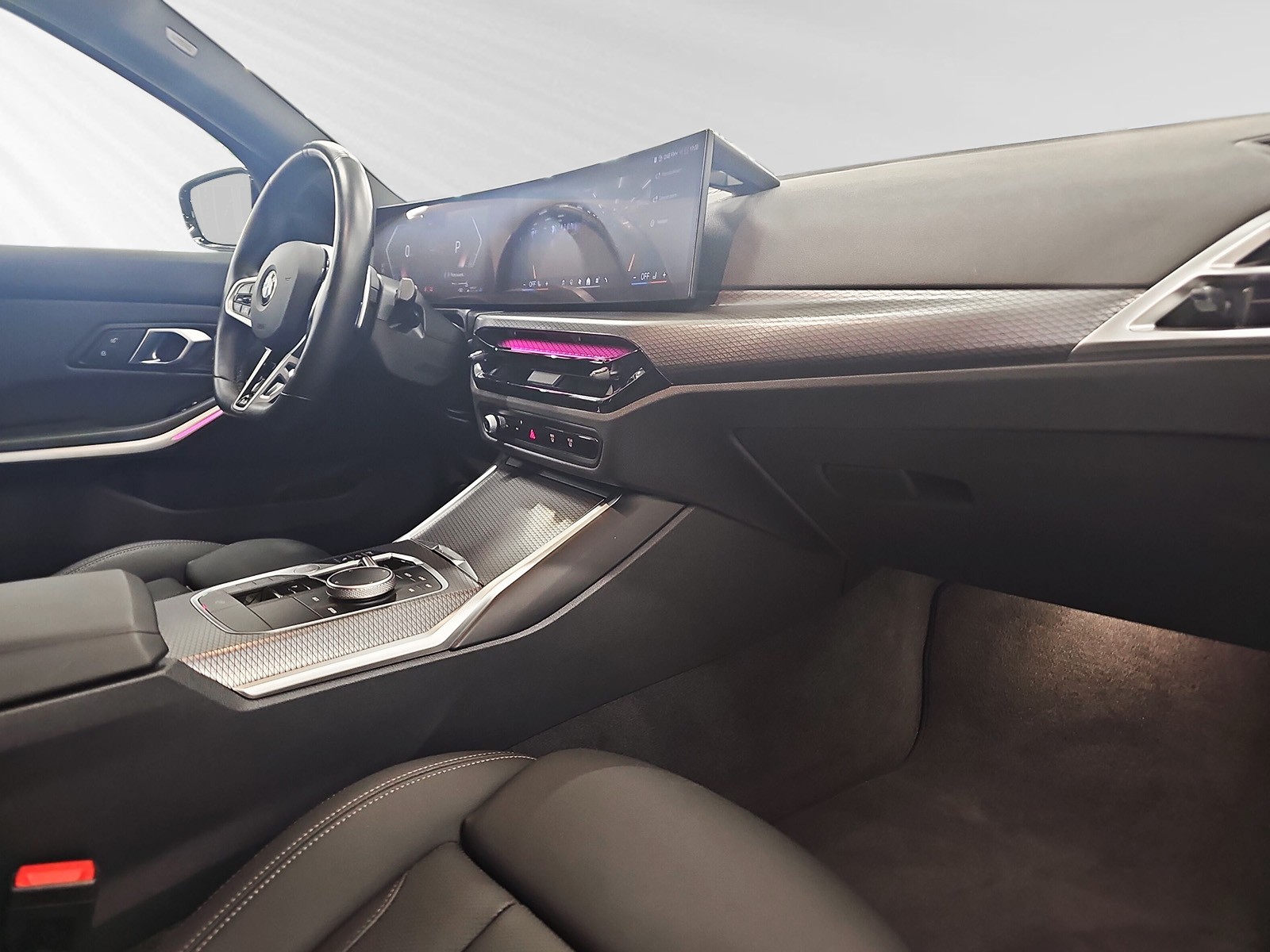 BMW 330d xDrive 48V Touring Steptronic M Sport-image-4