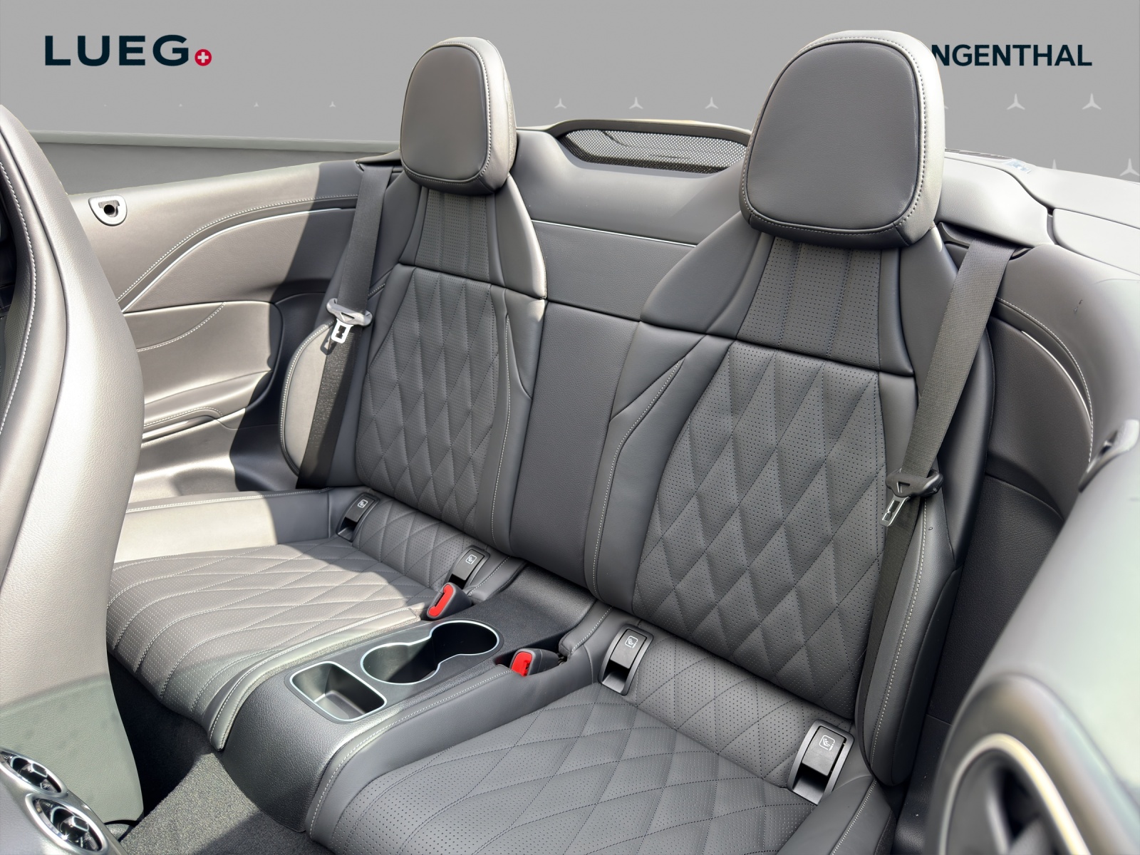MERCEDES-BENZ CLE AMG 53 Cabrio 4Matic+ 9G-Tronic-image-13