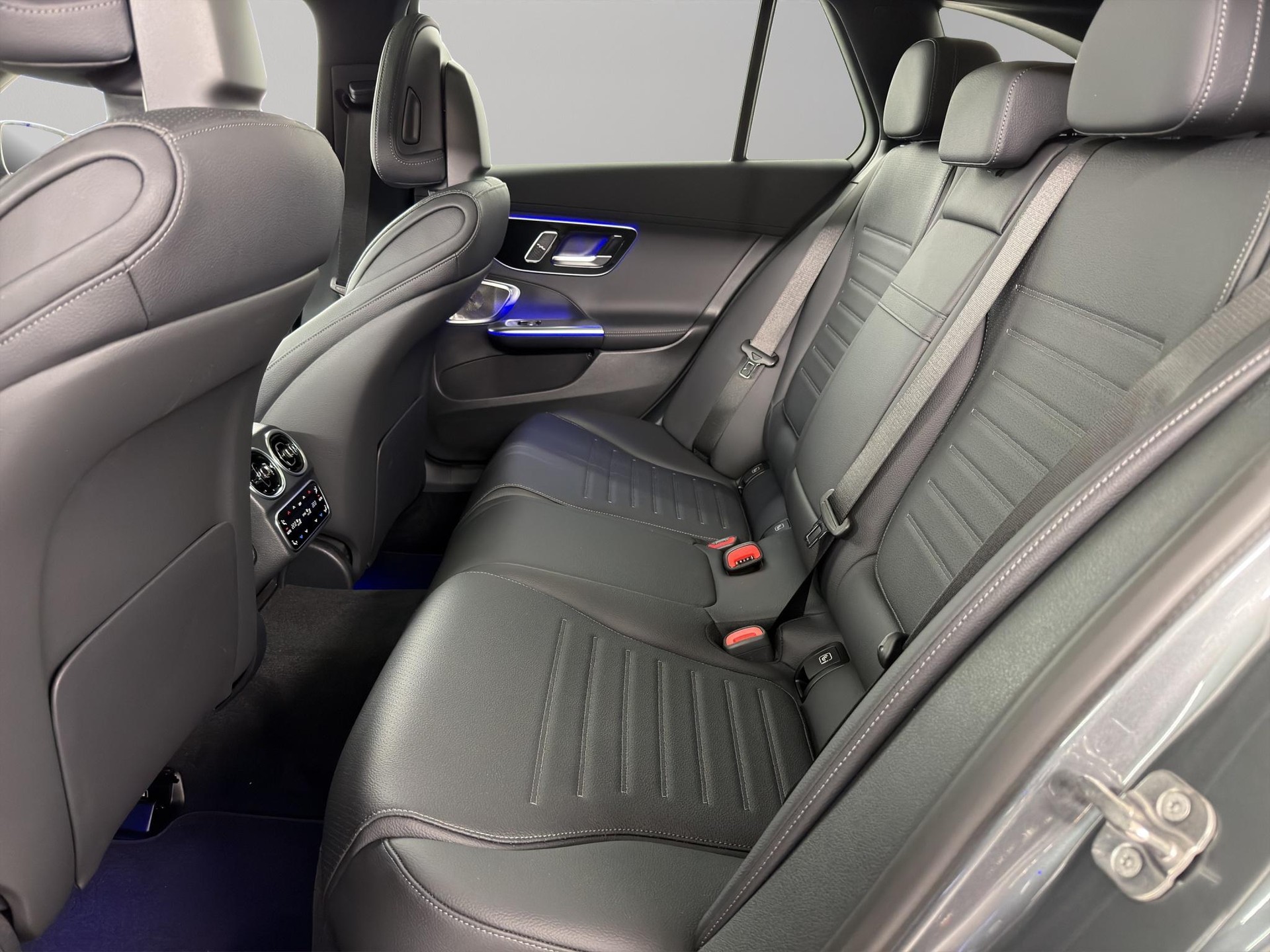 MERCEDES-BENZ C 300 AMG Line 4matic Kombi-image-9