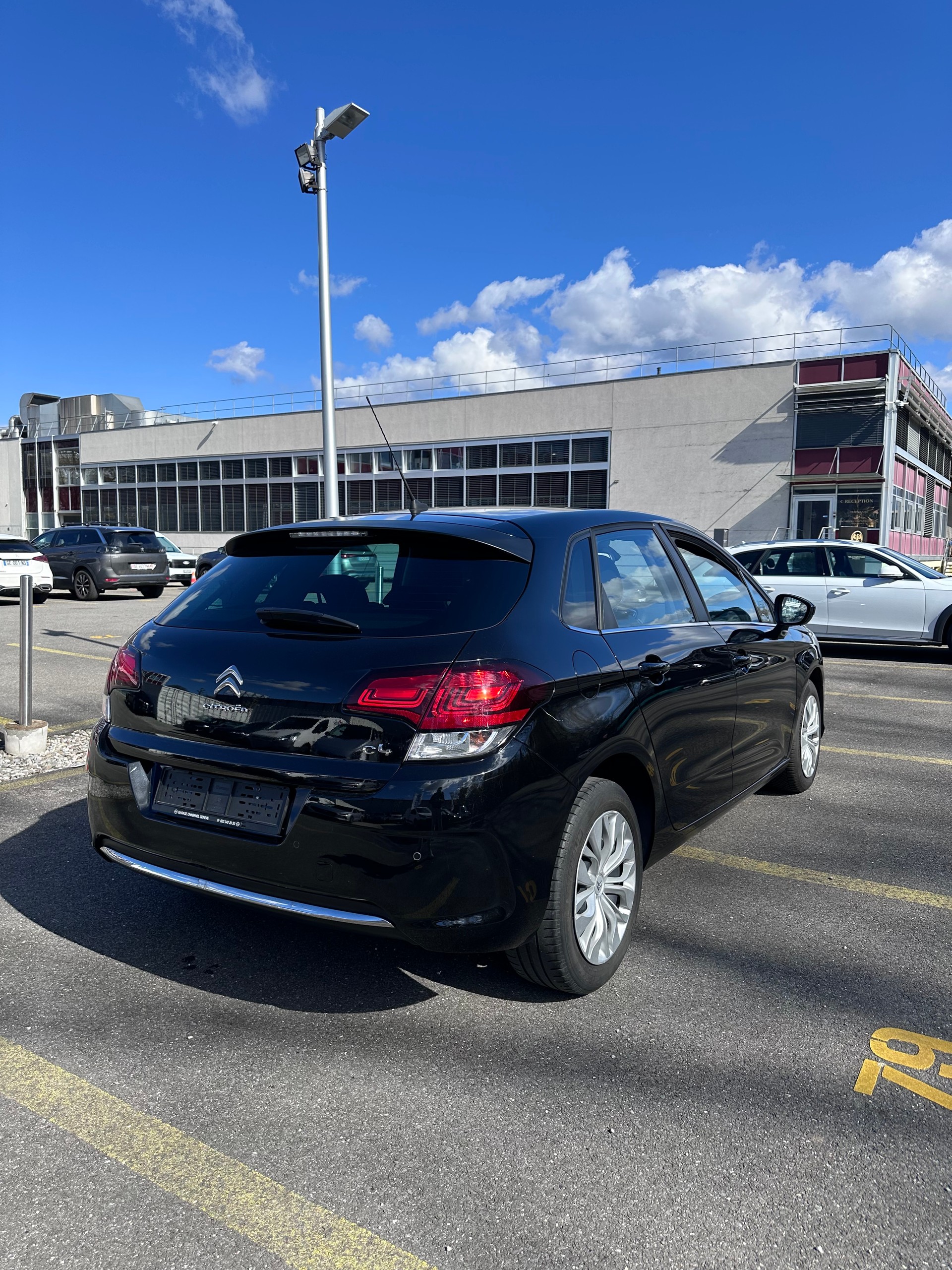 CITROEN C4 1.2 Pure Tech Shine Automatic-image-3