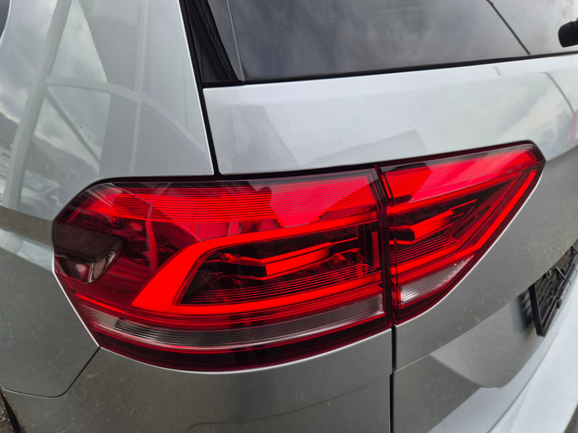 VW Touran 1.5 TSI EVO Comfortline DSG Ausführung 7 Sitzplätze-image-23