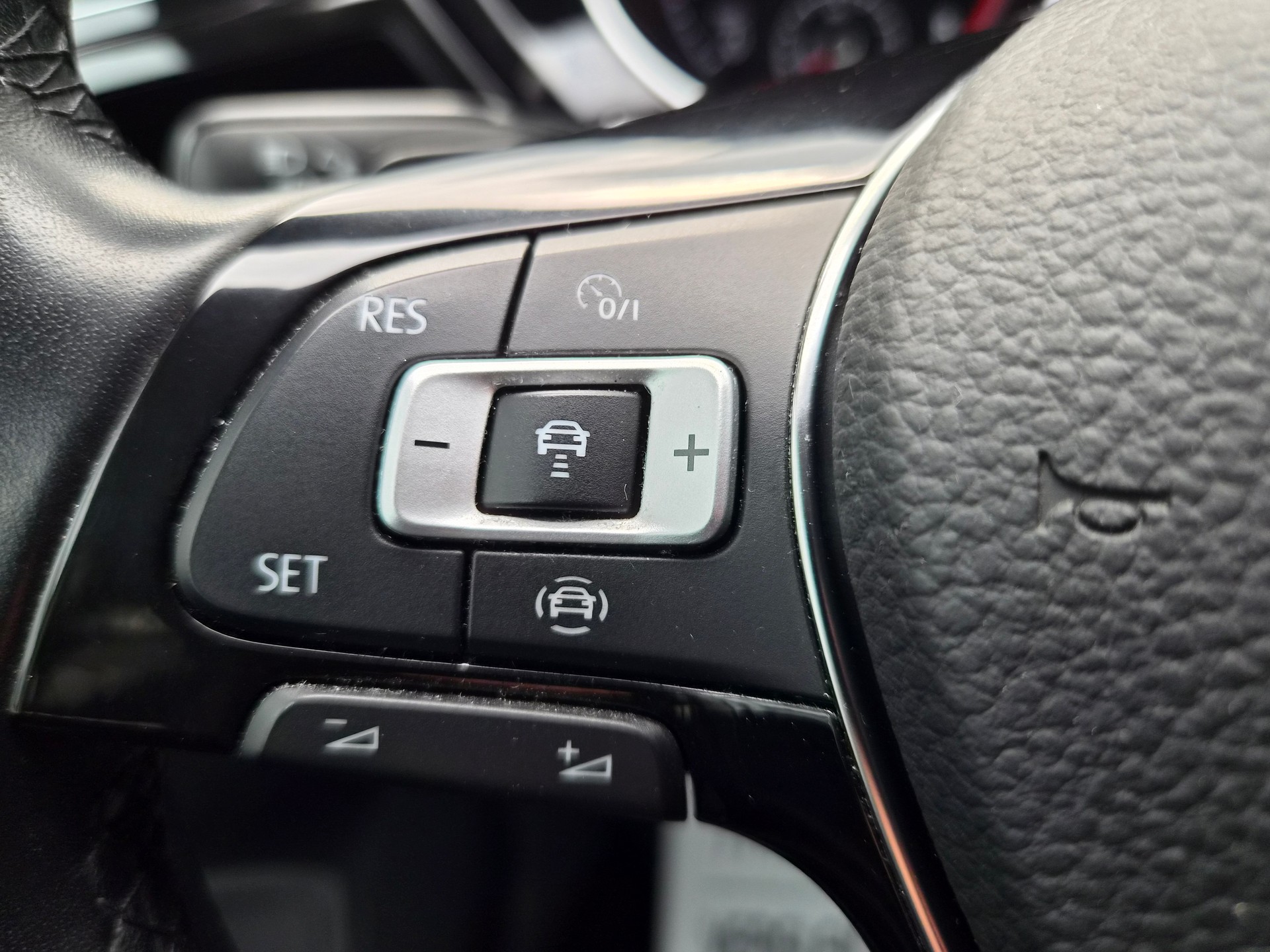 VW Touran 1.5 TSI EVO Comfortline DSG Ausführung 7 Sitzplätze-image-17