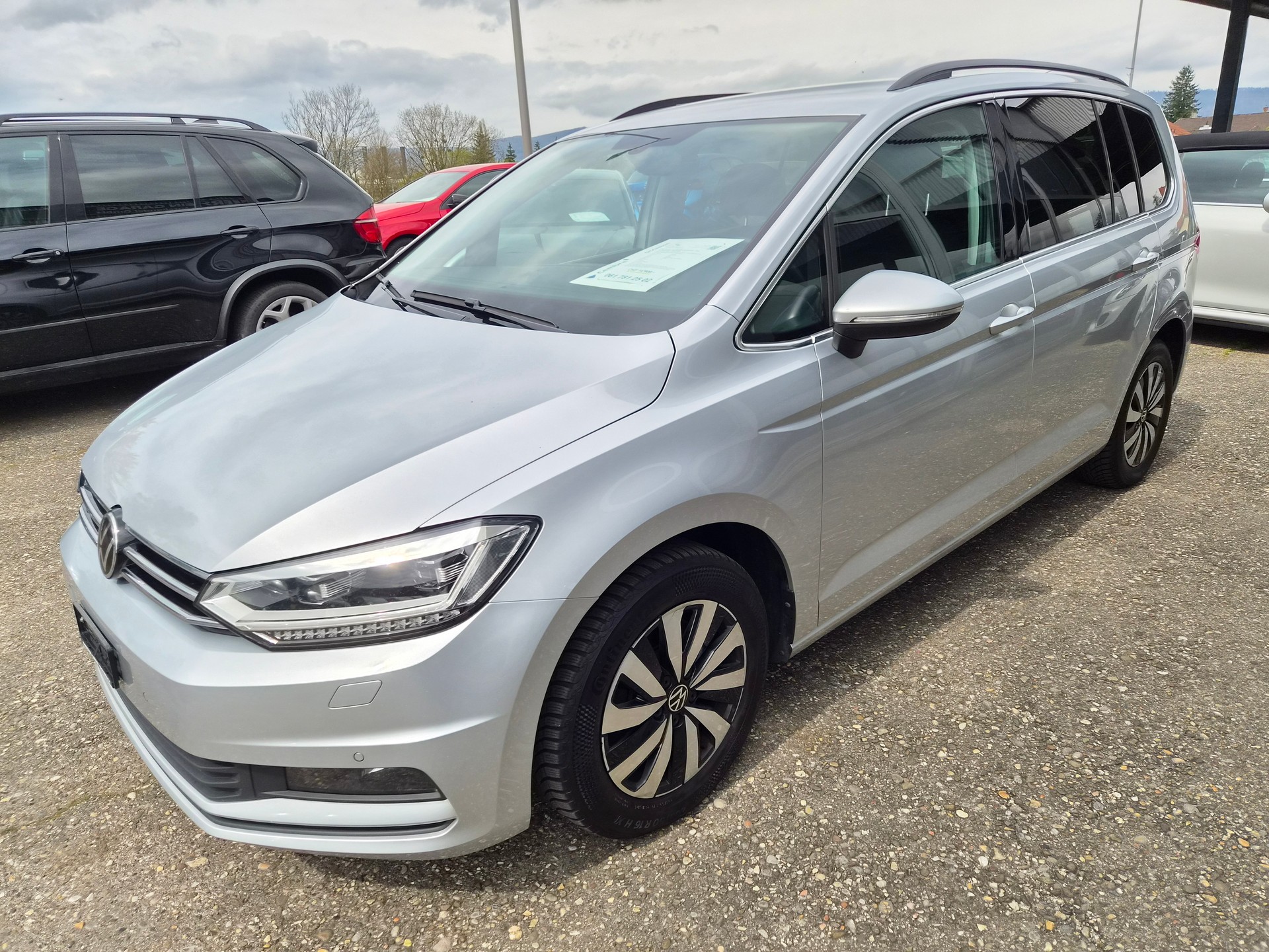 VW Touran 1.5 TSI EVO Comfortline DSG Ausführung 7 Sitzplätze-image-2