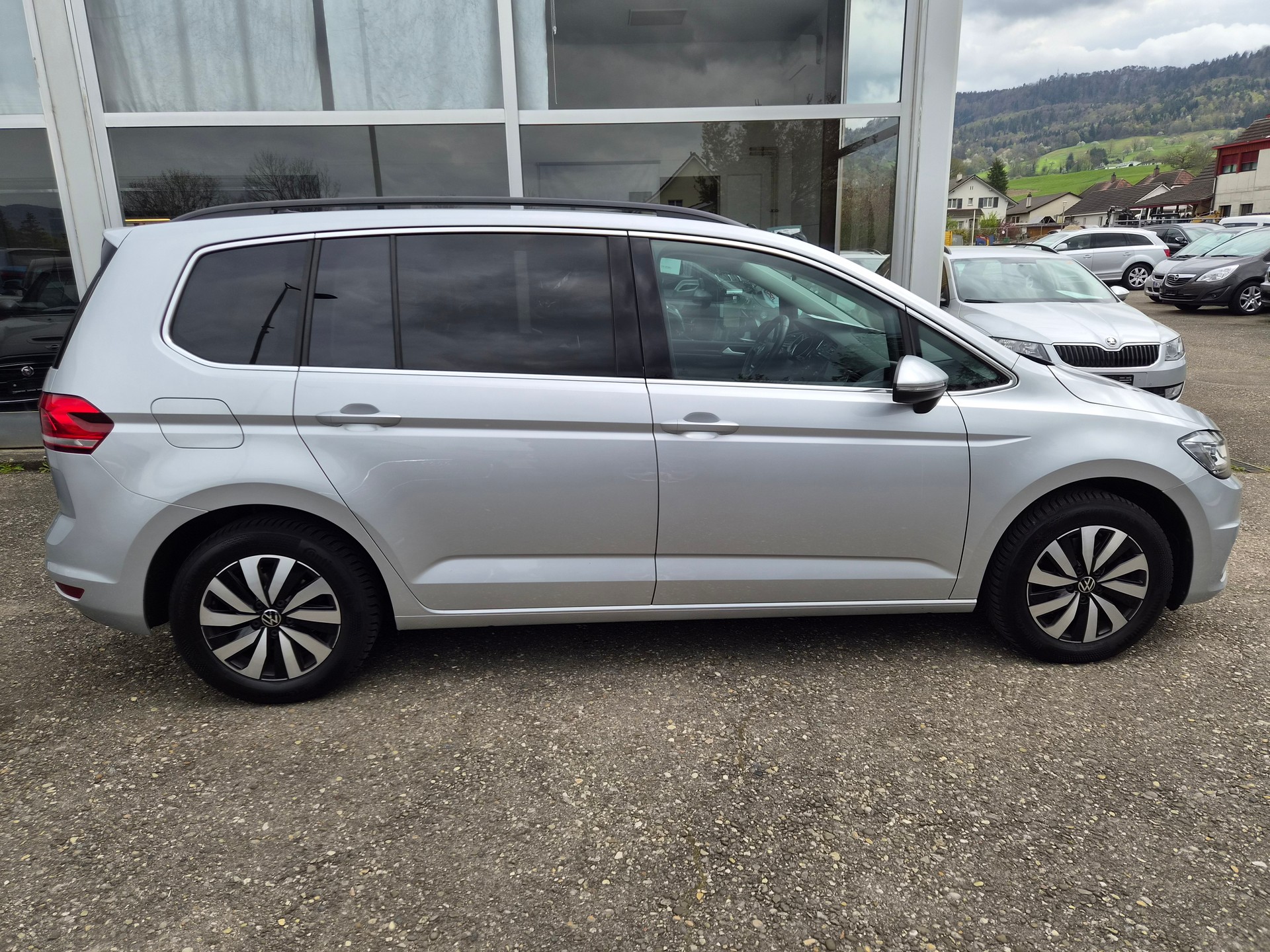 VW Touran 1.5 TSI EVO Comfortline DSG Ausführung 7 Sitzplätze-image-6