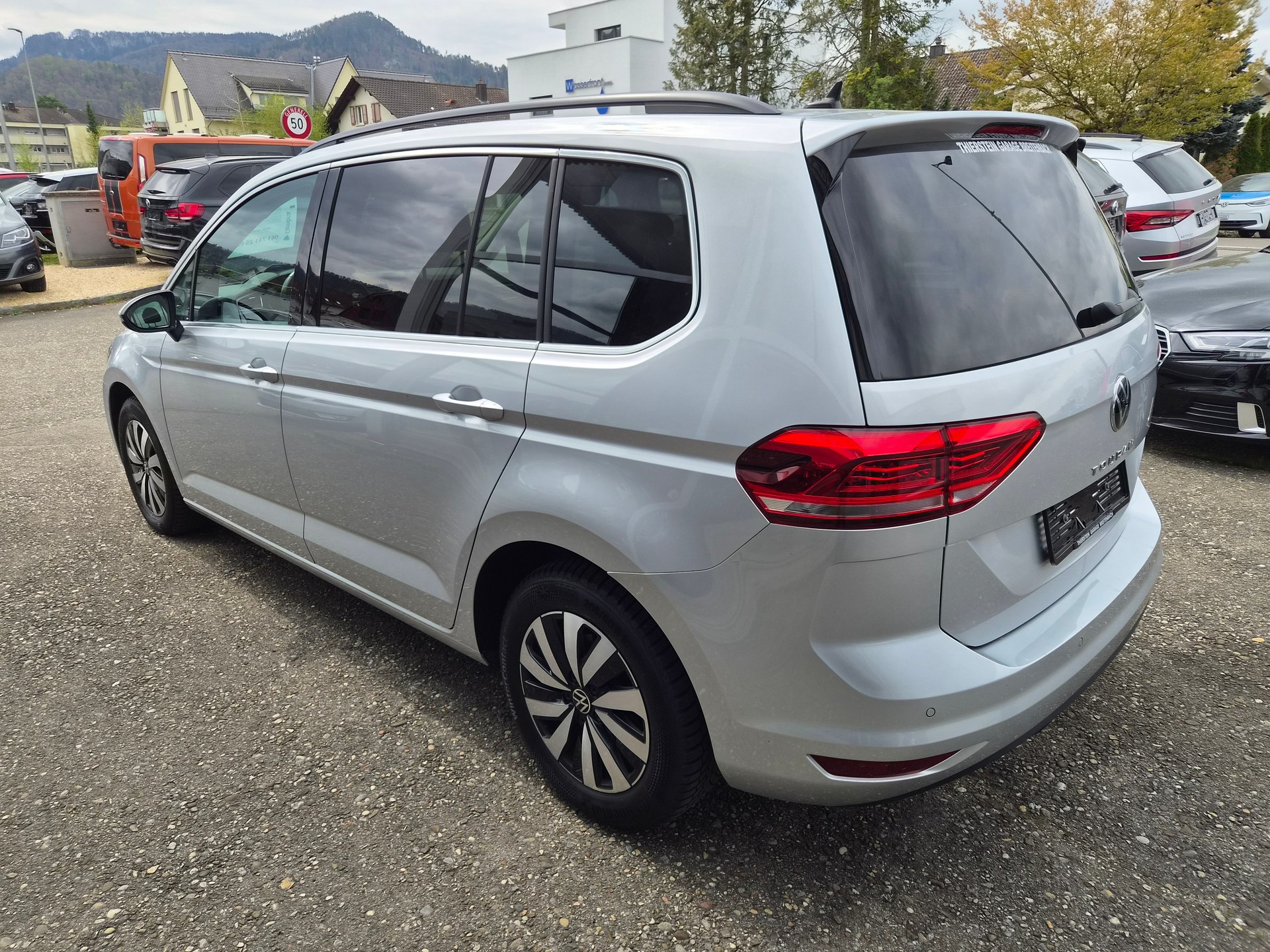 VW Touran 1.5 TSI EVO Comfortline DSG Ausführung 7 Sitzplätze-image-3