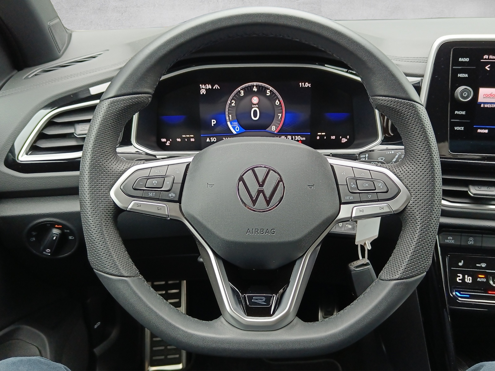 VW T-Roc 1.5 TSI EVO R-Line DSG mit AHK-image-9
