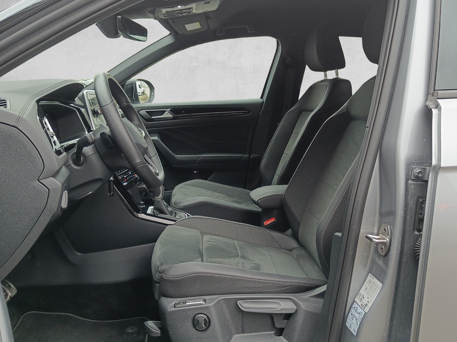 VW T-Roc 1.5 TSI EVO R-Line DSG mit AHK-image-8
