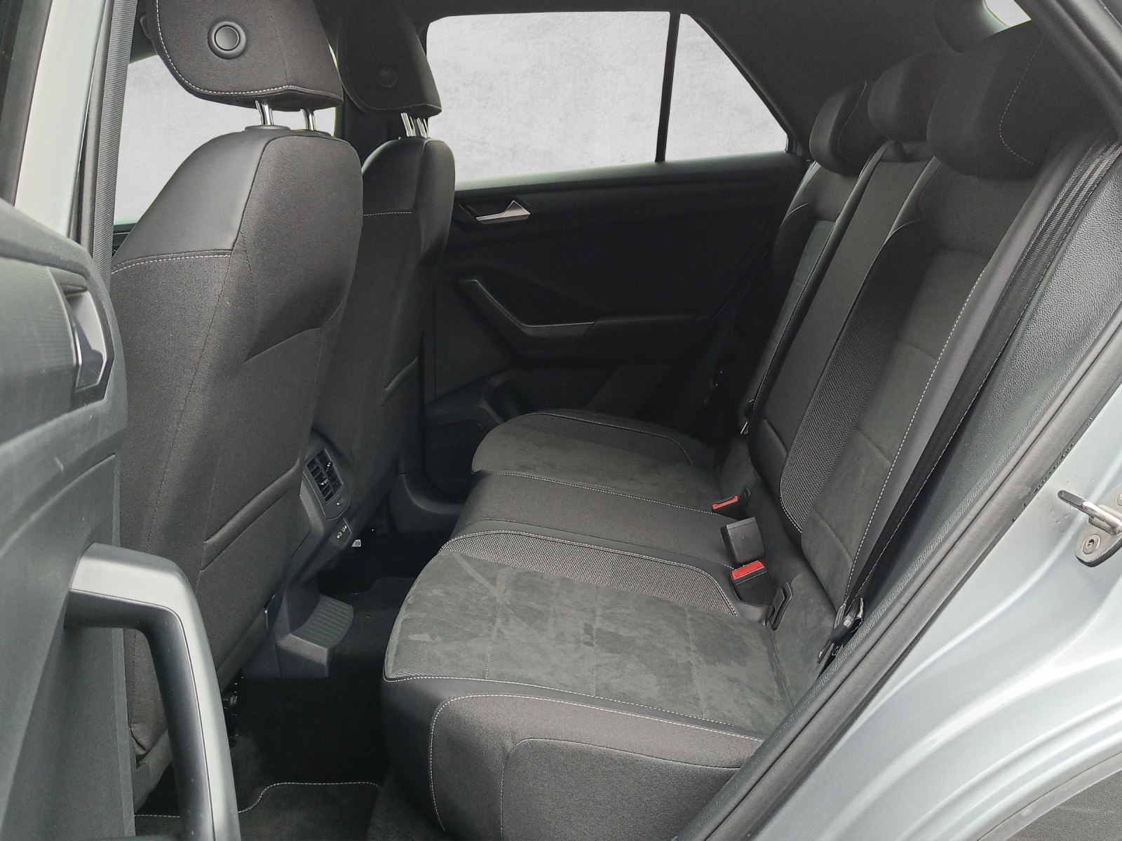 VW T-Roc 1.5 TSI EVO R-Line DSG mit AHK-image-14
