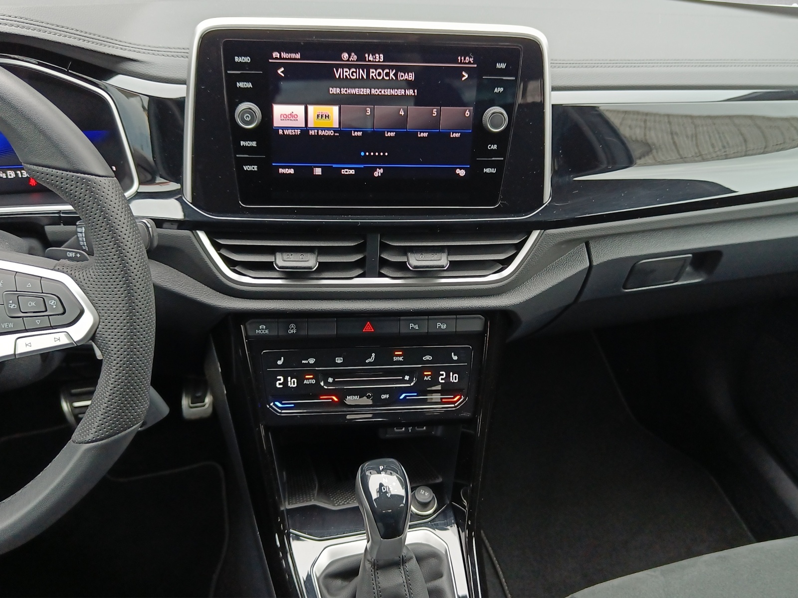 VW T-Roc 1.5 TSI EVO R-Line DSG mit AHK-image-12