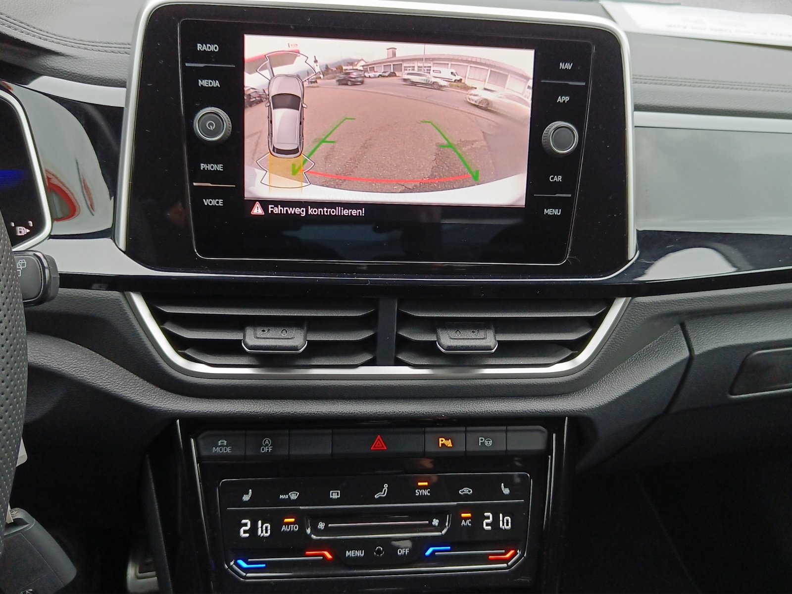 VW T-Roc 1.5 TSI EVO R-Line DSG mit AHK-image-13