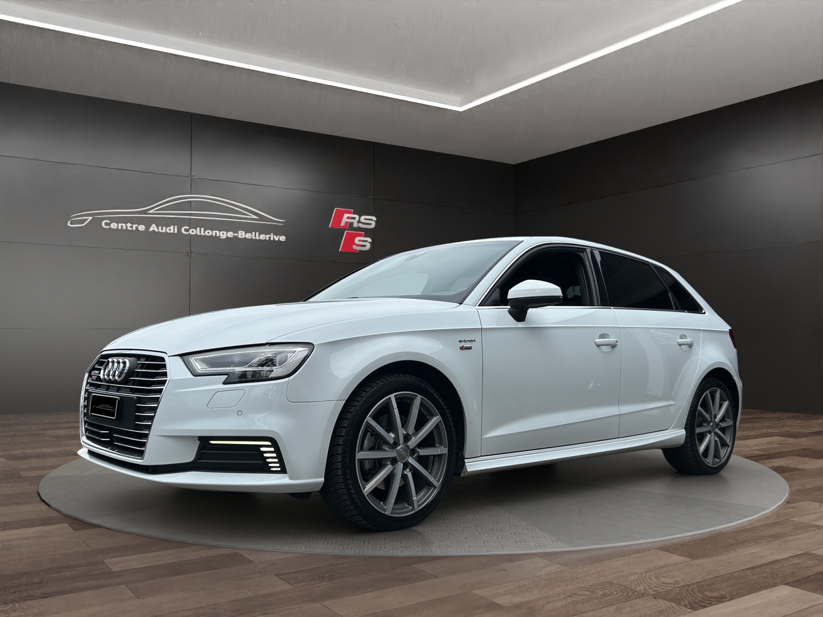 AUDI A3 Sportback 1.4 e-tron Sport S-tronic-image-0