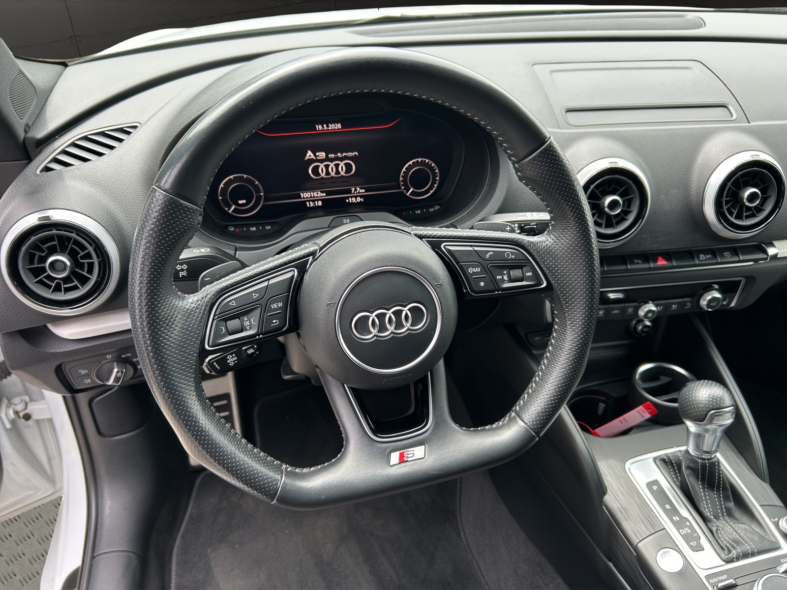 AUDI A3 Sportback 1.4 e-tron Sport S-tronic-image-8