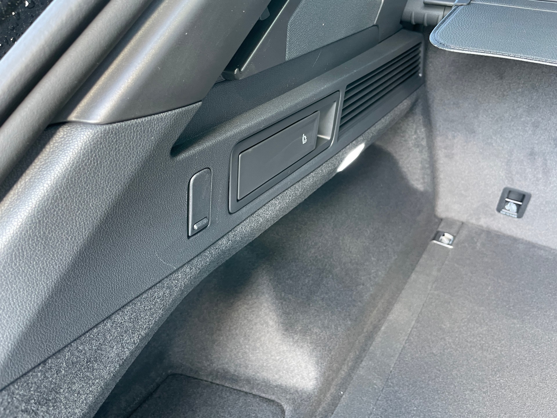 VW Touareg 3.0 TDI R-Line Final Edition Tiptronic, VOLLAUSSTATTUNG-image-11