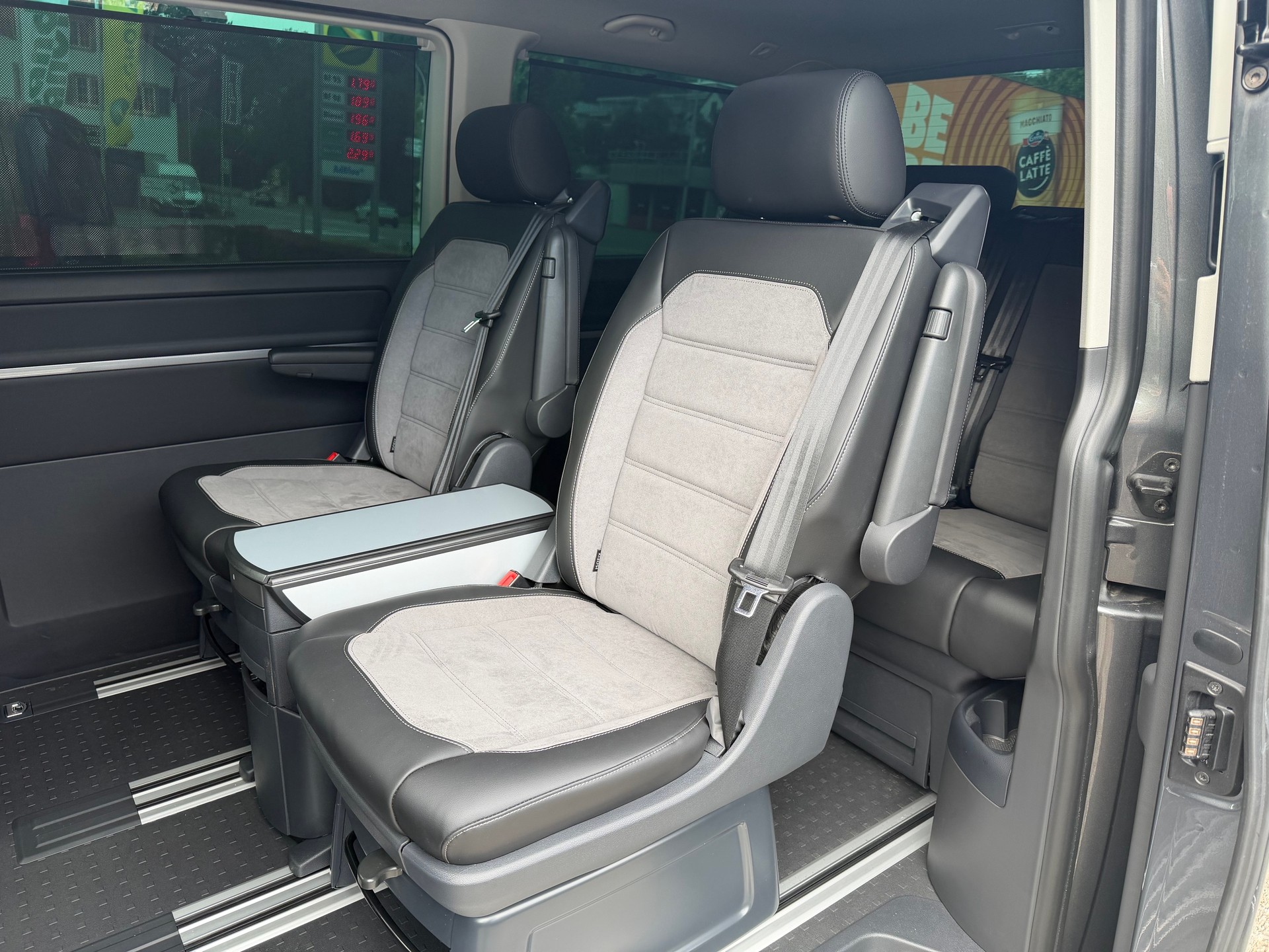 VW T6.1 Multivan 2.0 Bi-TDI Highline 4Motion DSG-image-6