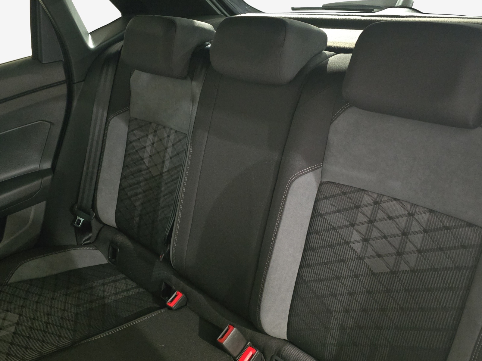 VW Polo 1.0 TSI R-Line DSG-image-11