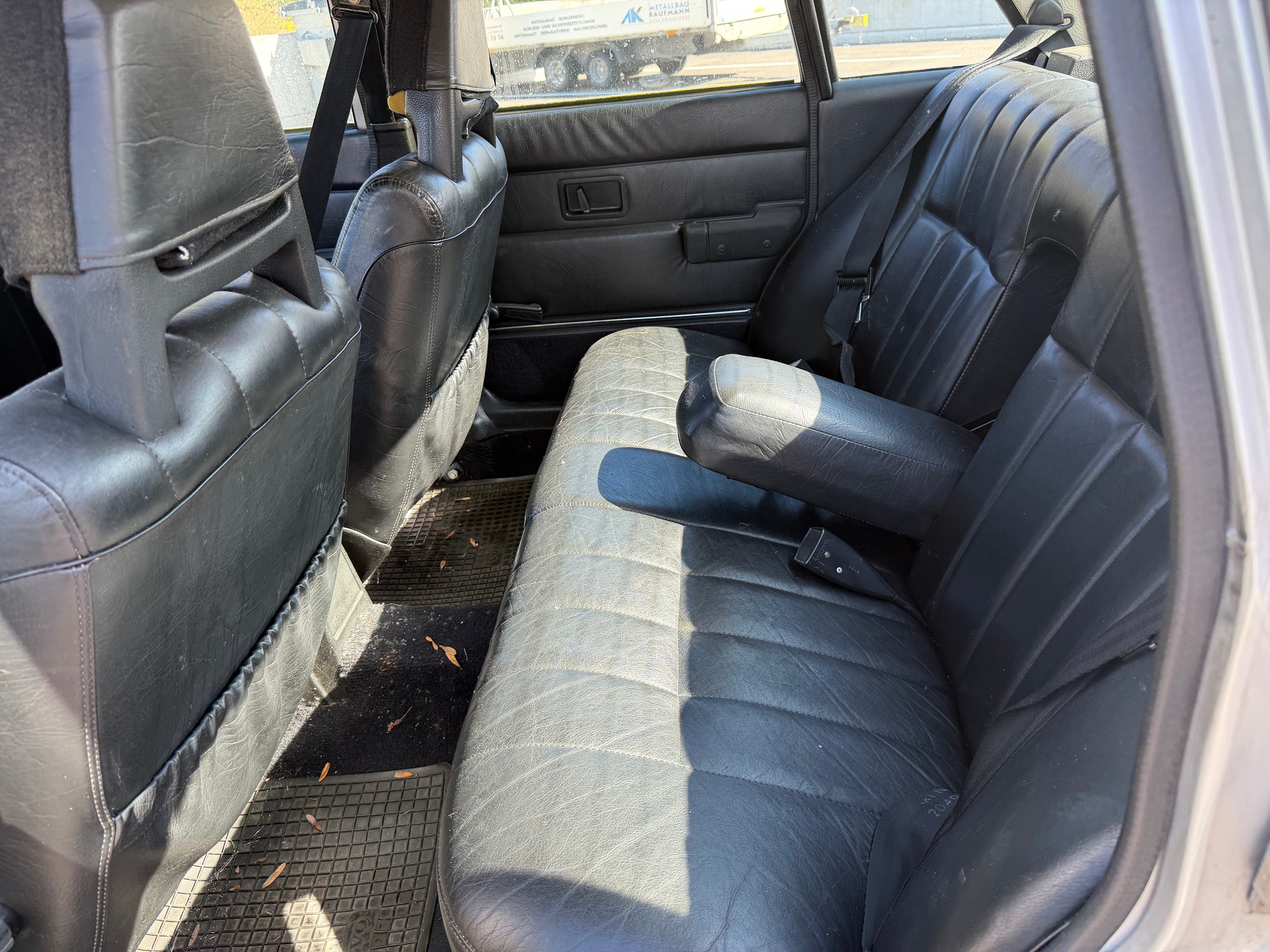 VOLVO 244 GL-image-11