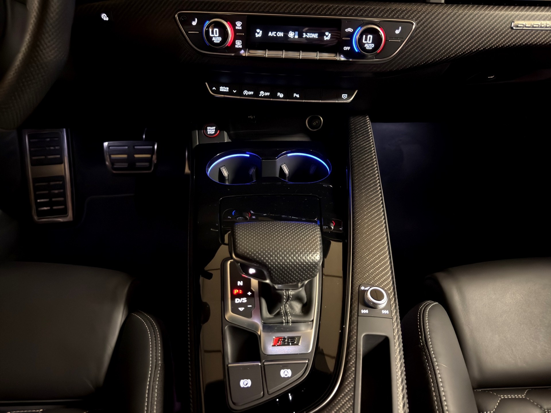 AUDI RS4 Avant quattro tiptronic-image-12