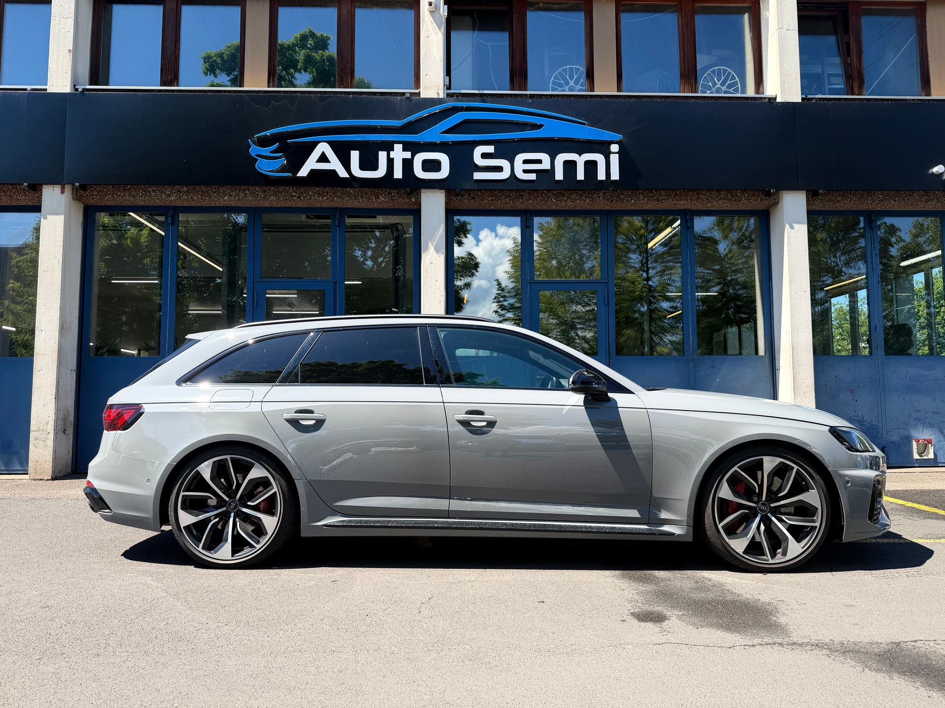 AUDI RS4 Avant quattro tiptronic-image-1