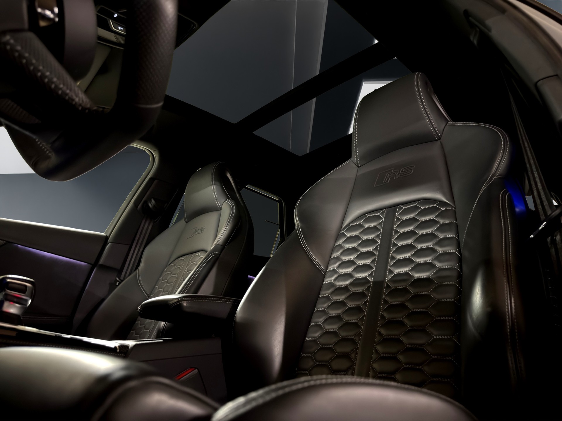 AUDI RS4 Avant quattro tiptronic-image-17