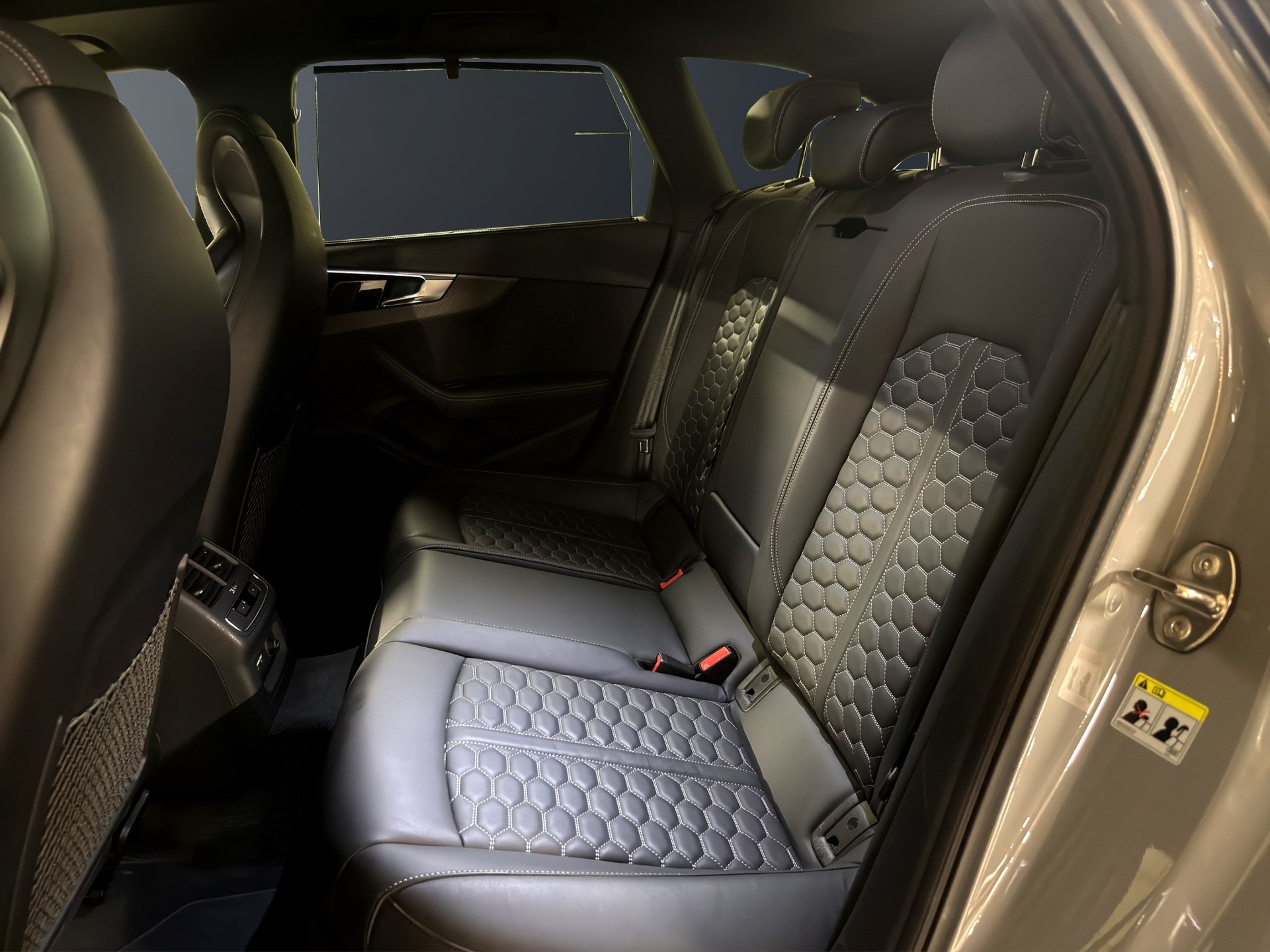 AUDI RS4 Avant quattro tiptronic-image-18