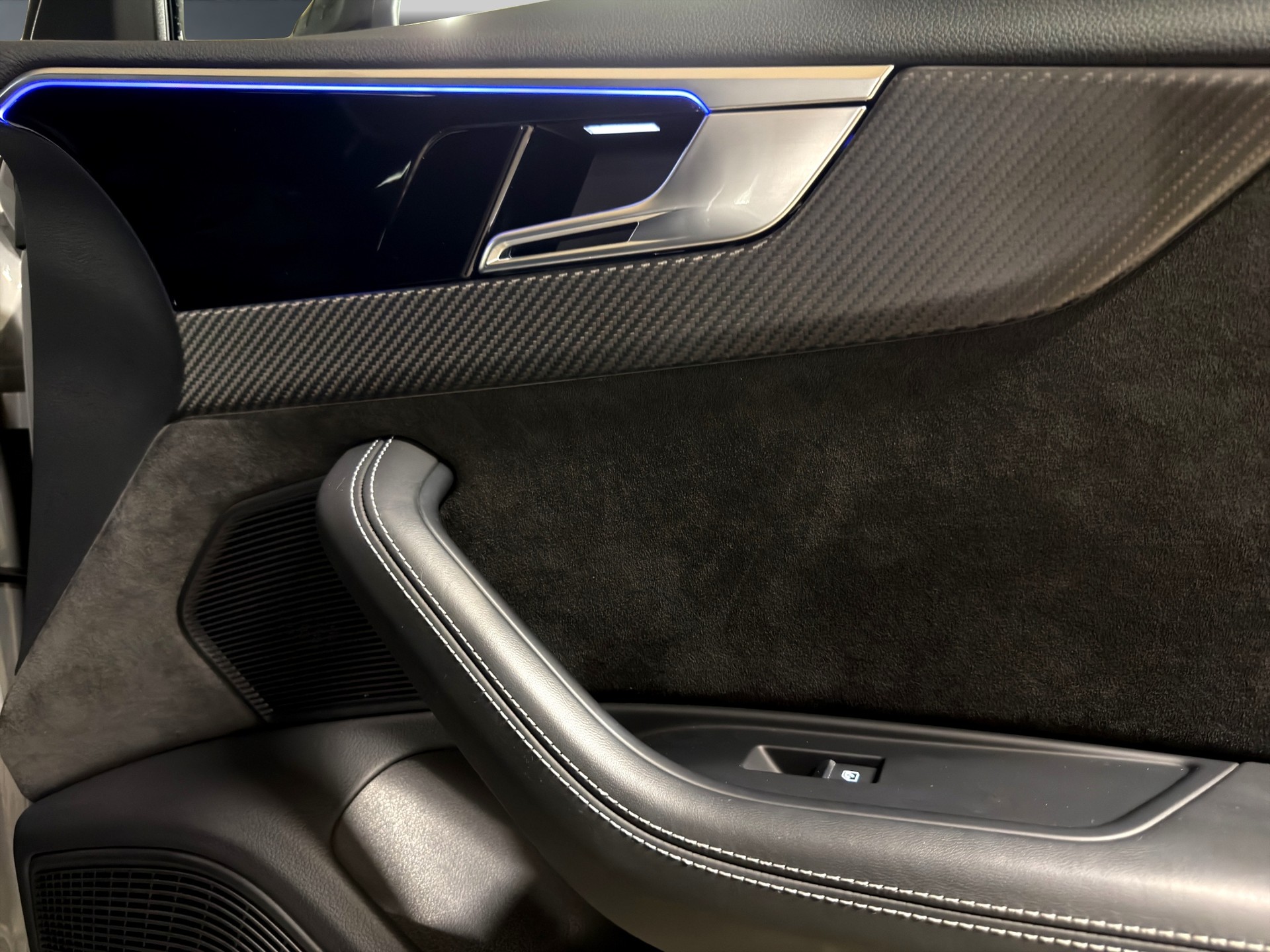AUDI RS4 Avant quattro tiptronic-image-23