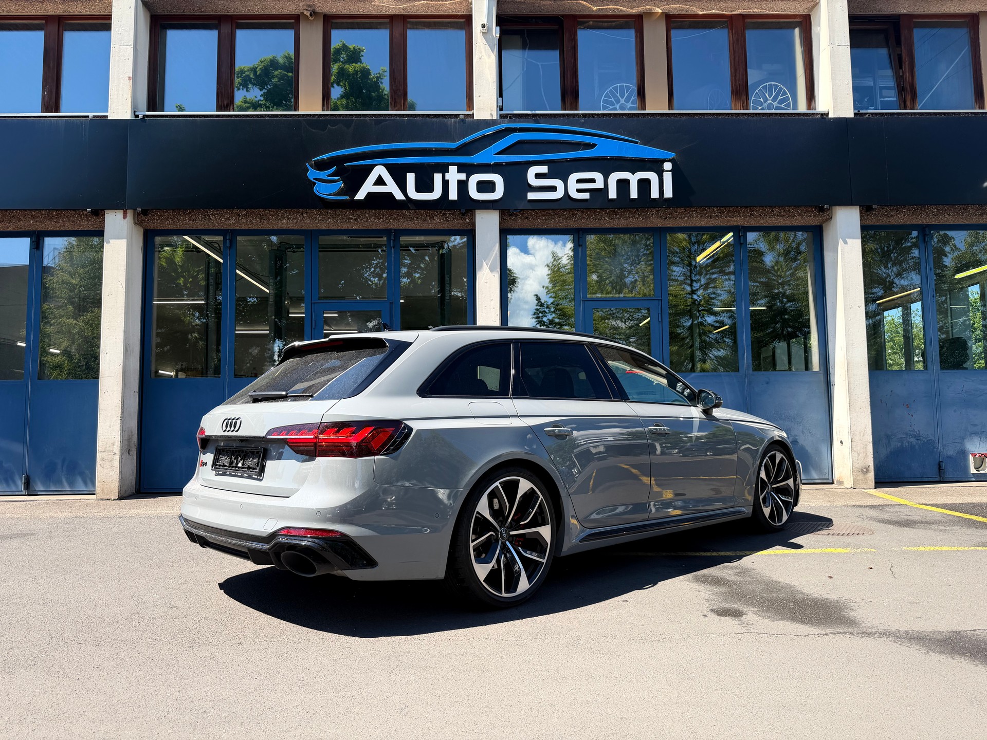 AUDI RS4 Avant quattro tiptronic-image-2