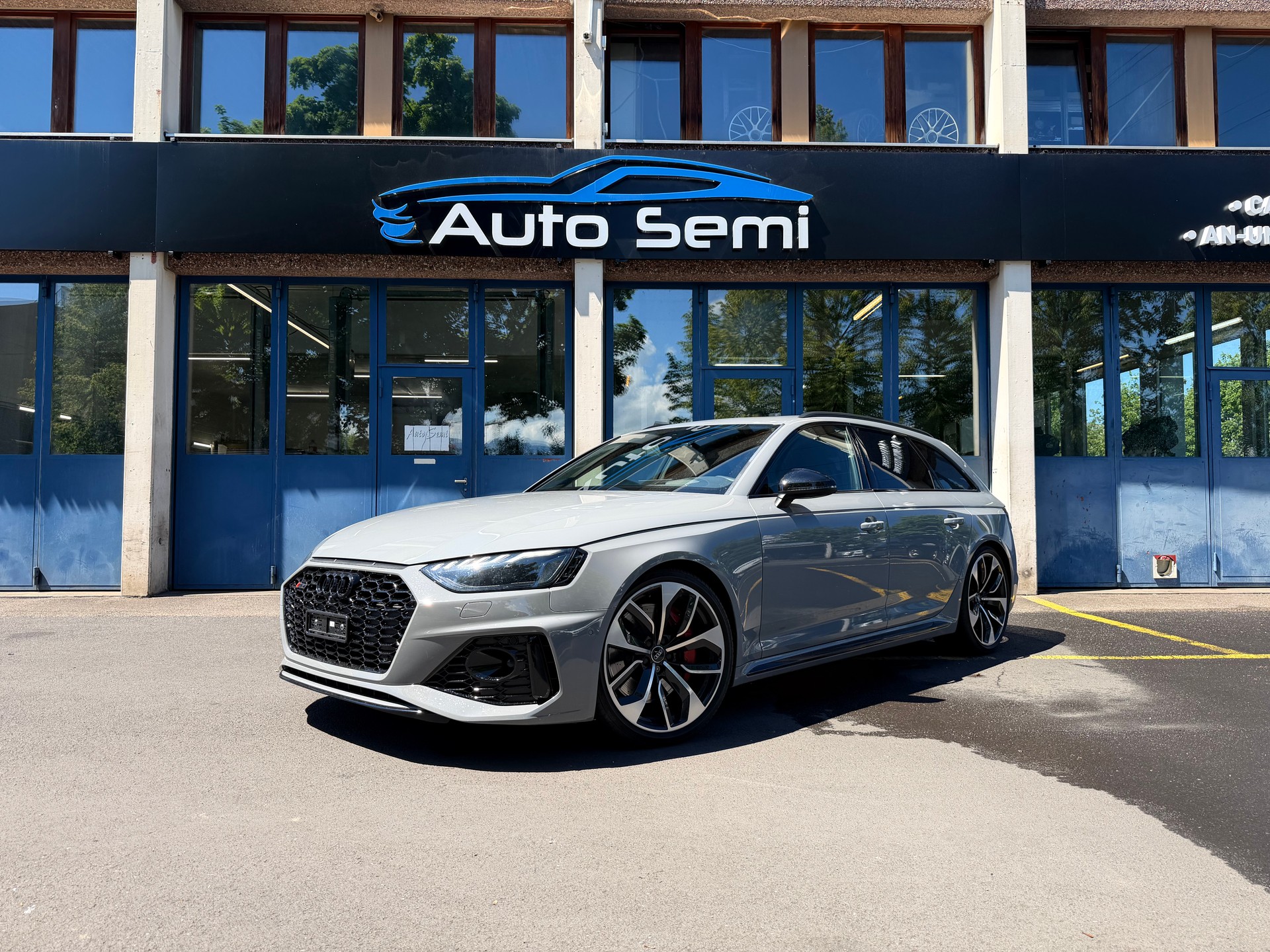 AUDI RS4 Avant quattro tiptronic-image-6