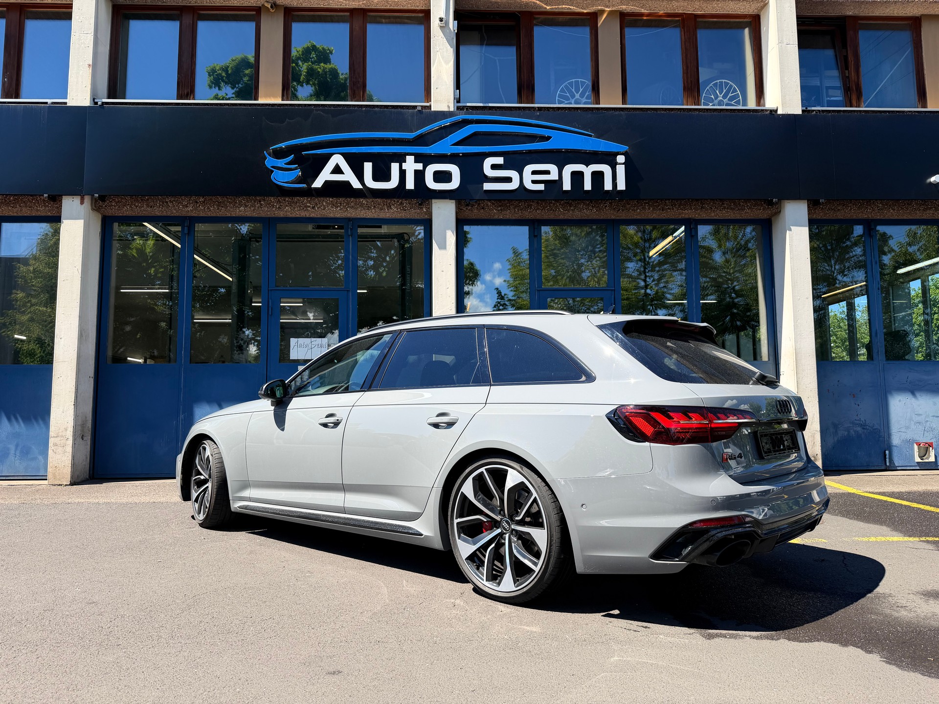 AUDI RS4 Avant quattro tiptronic-image-4