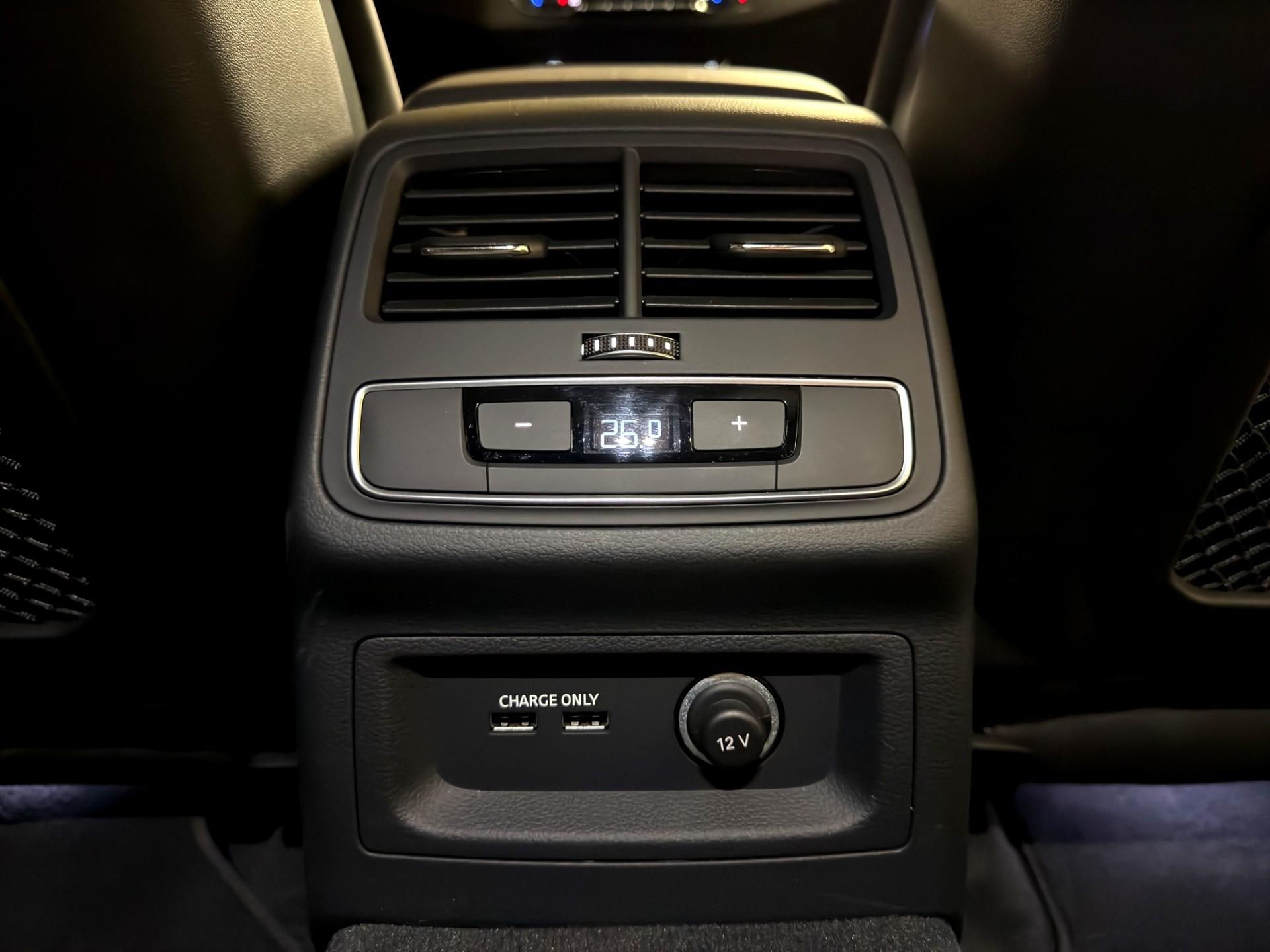 AUDI RS4 Avant quattro tiptronic-image-19