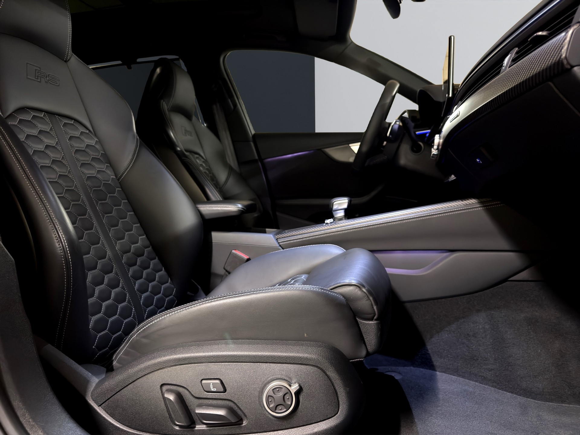 AUDI RS4 Avant quattro tiptronic-image-24