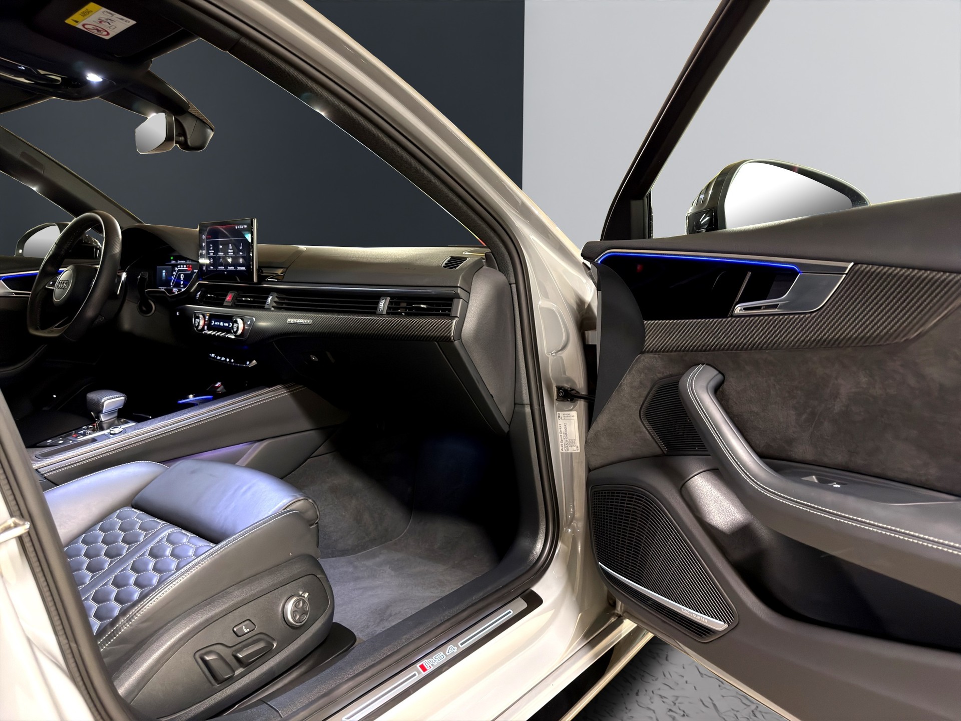 AUDI RS4 Avant quattro tiptronic-image-22