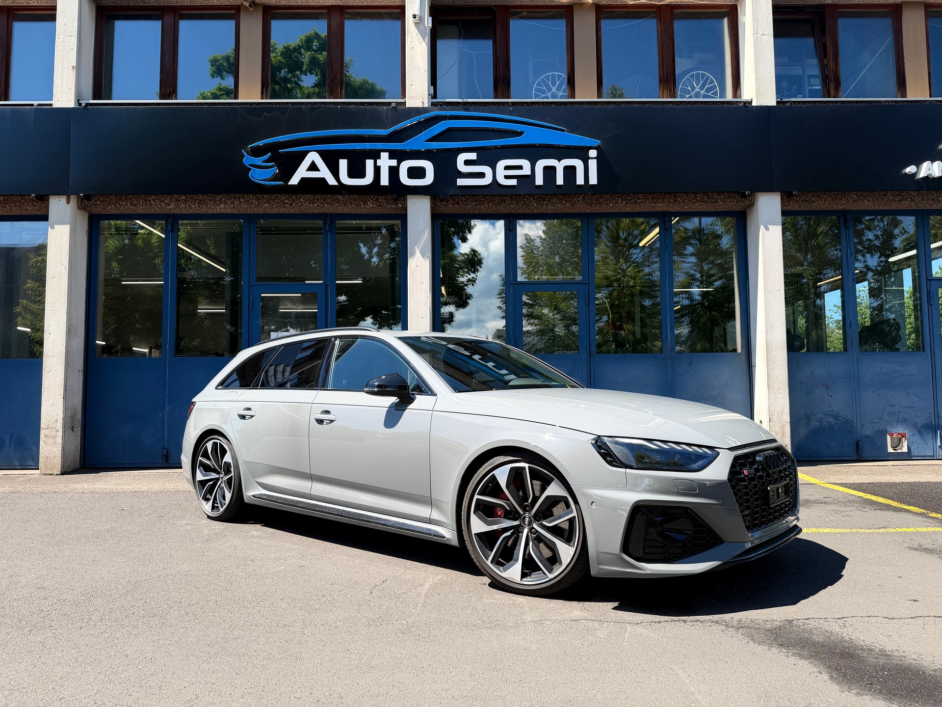 AUDI RS4 Avant quattro tiptronic