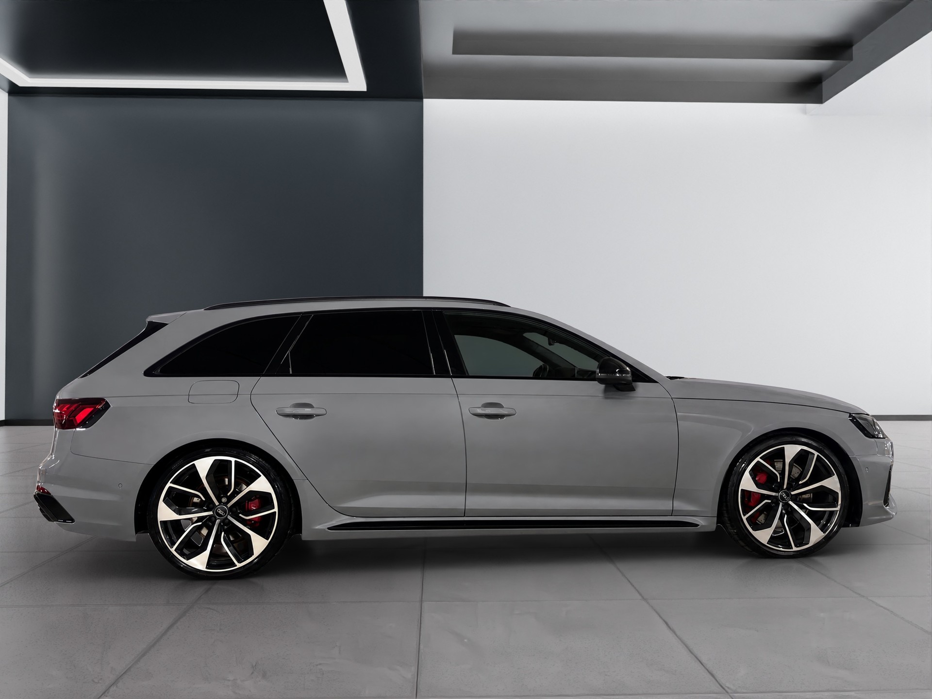 AUDI RS4 Avant quattro tiptronic-image-5