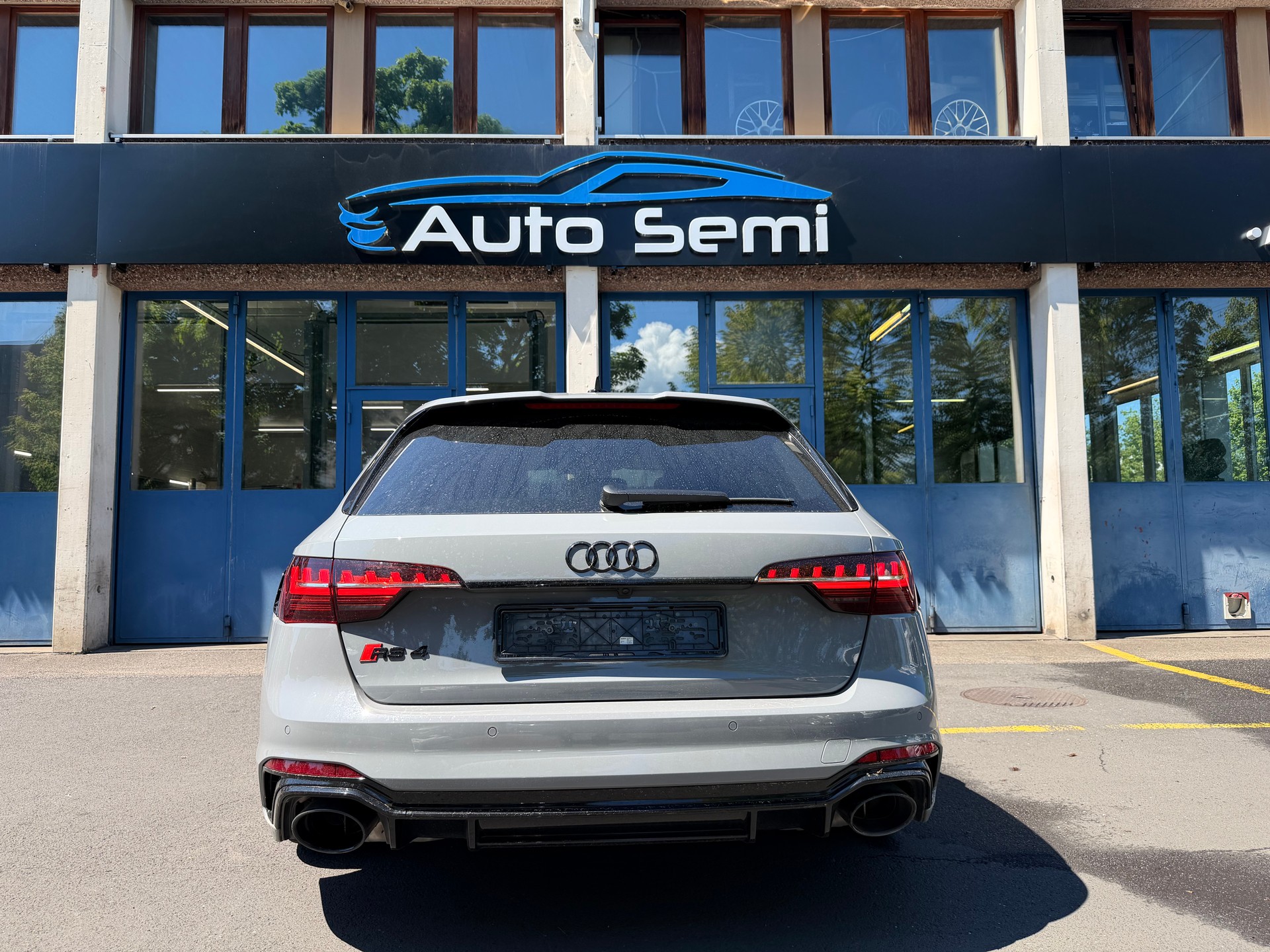 AUDI RS4 Avant quattro tiptronic-image-3