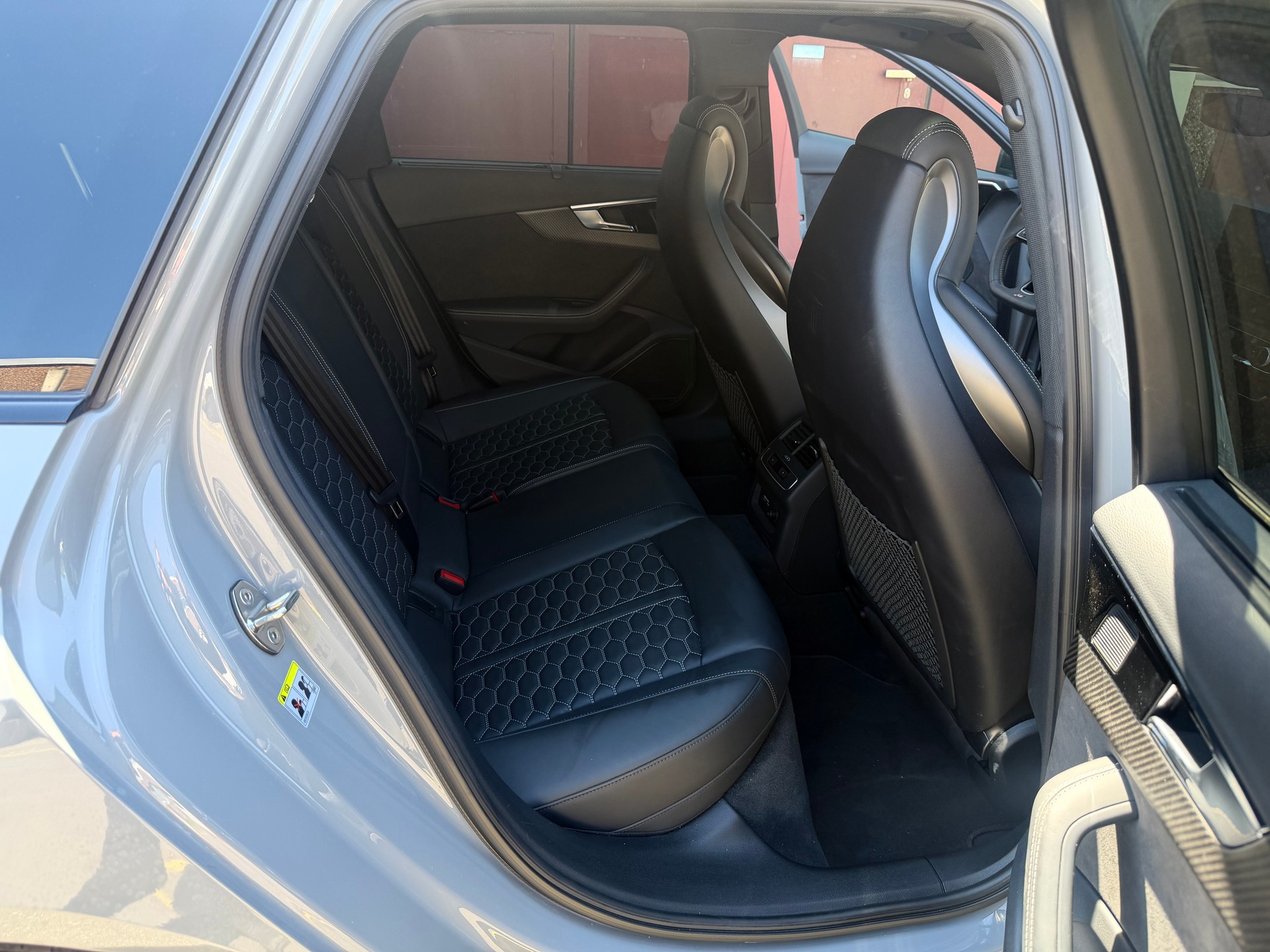 AUDI RS4 Avant quattro tiptronic-image-12