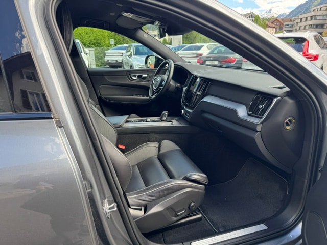 VOLVO XC60 2.0 B4 MH R-Design AWD-image-11