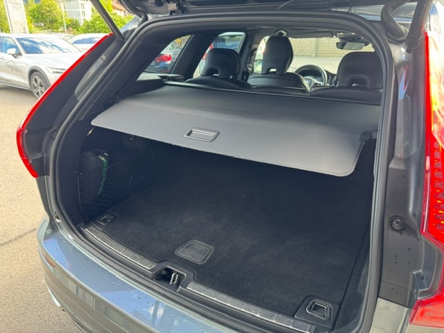 VOLVO XC60 2.0 B4 MH R-Design AWD-image-9