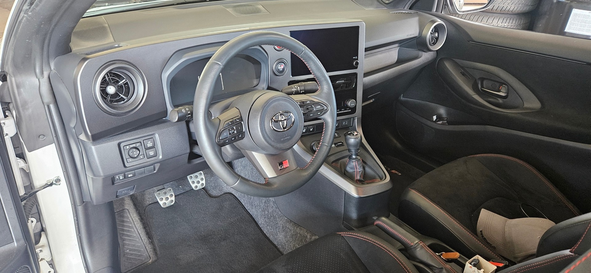 TOYOTA Yaris 1.6 GR Sport-image-4