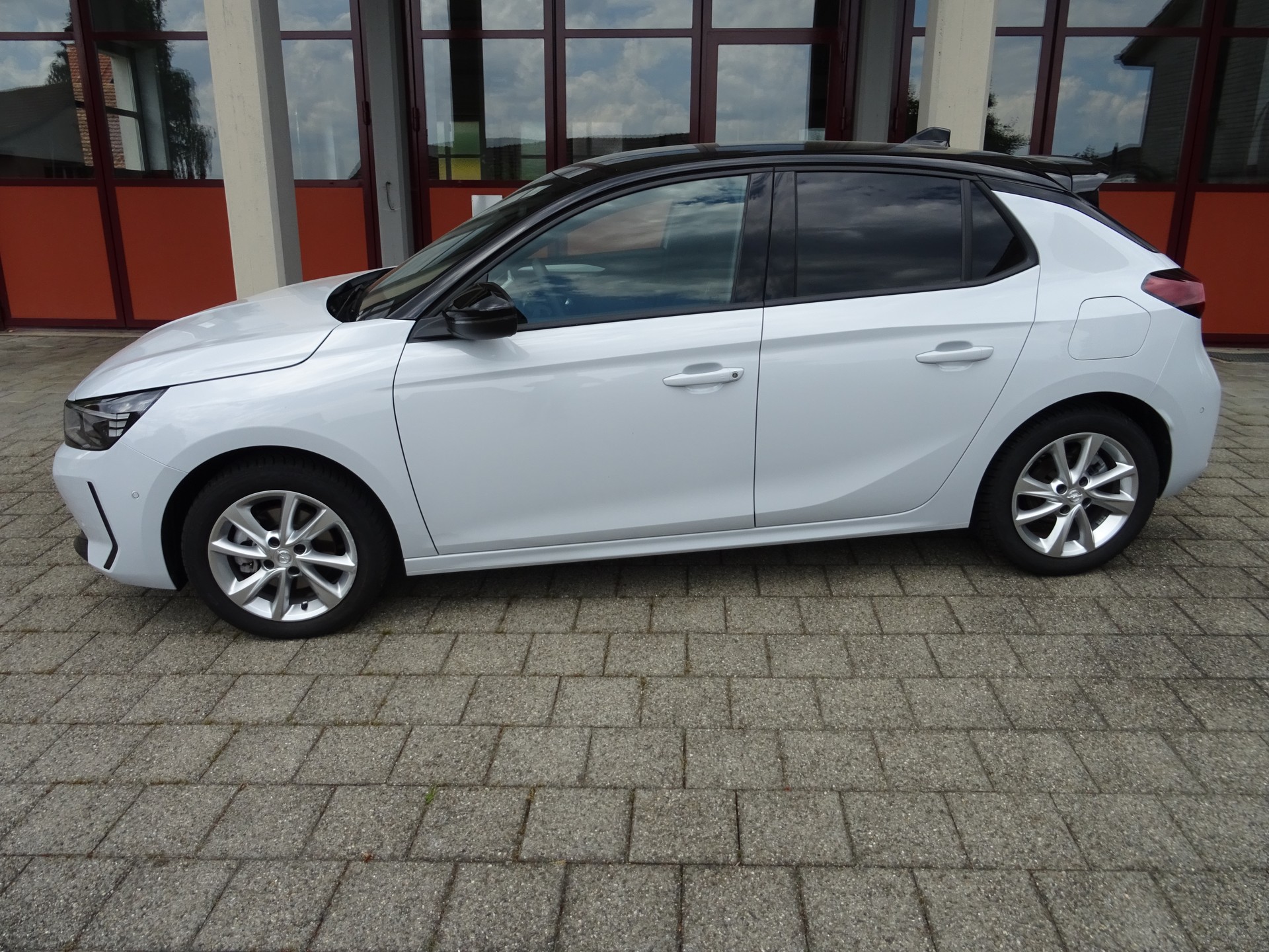OPEL GS 1.2 Benzin 110PS-image-1