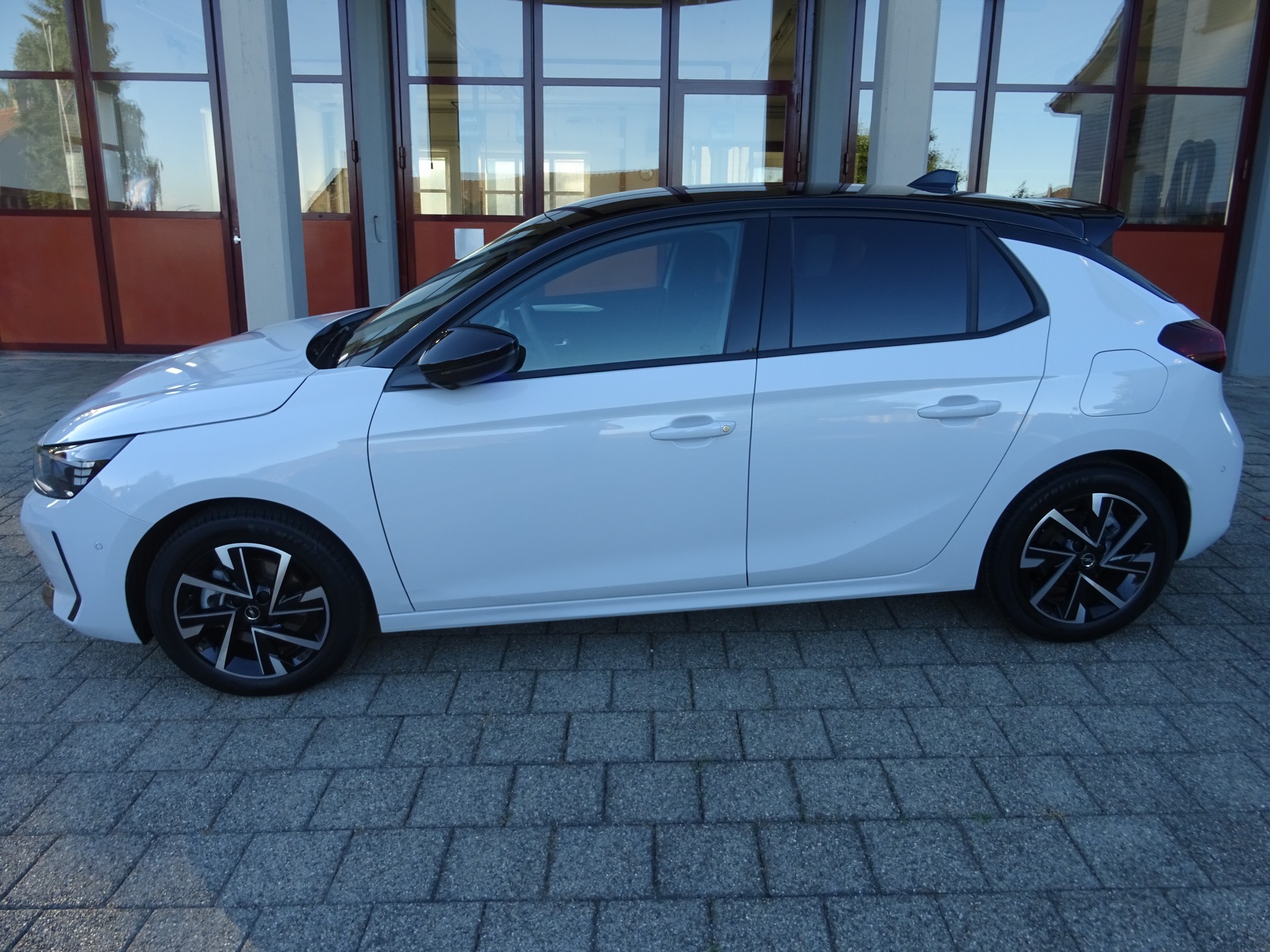 OPEL GS 1.2 Benzin 110PS-image-1